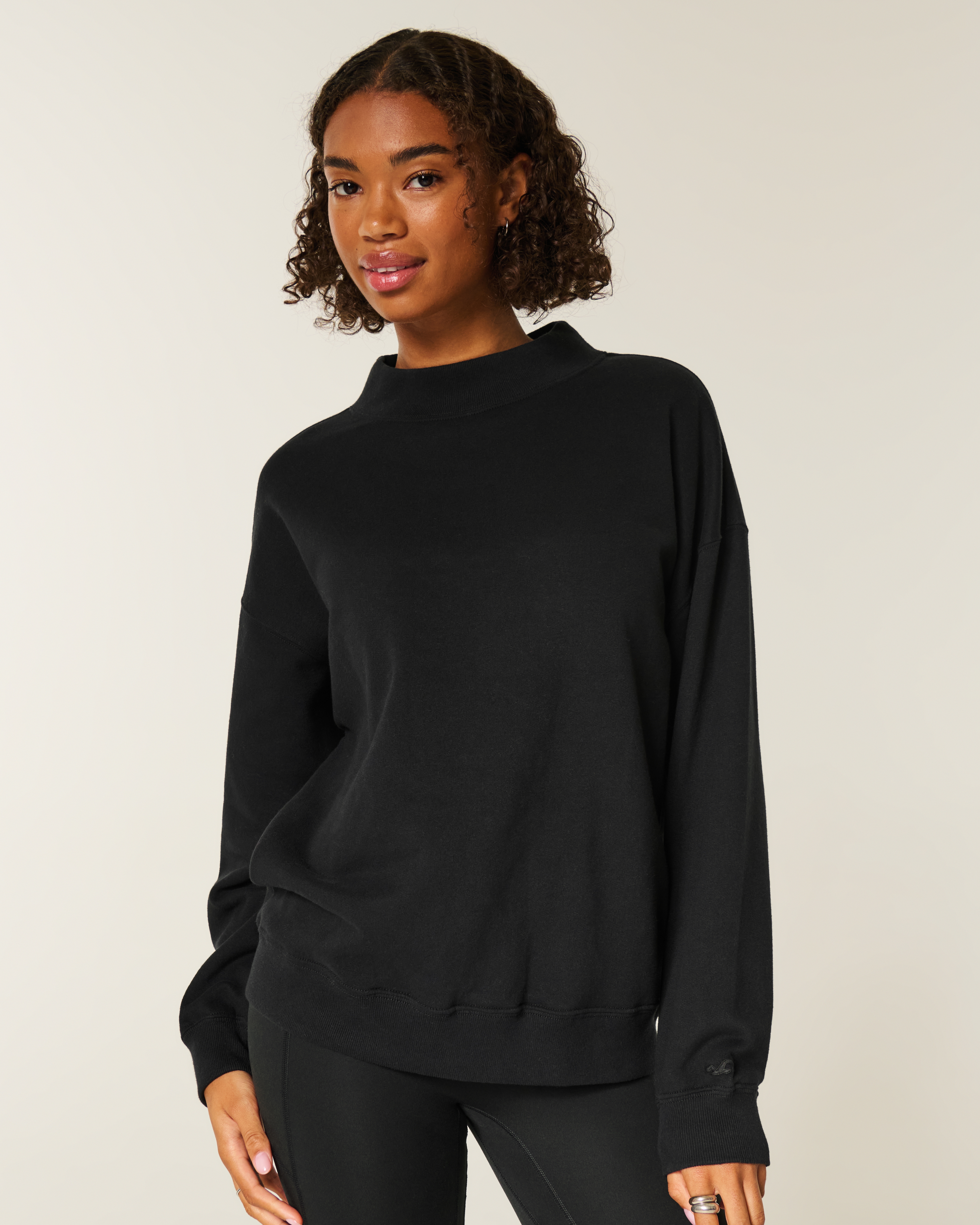 Женские худи Hollister Oversized Mock-Neck Sweatshirt — фото 2
