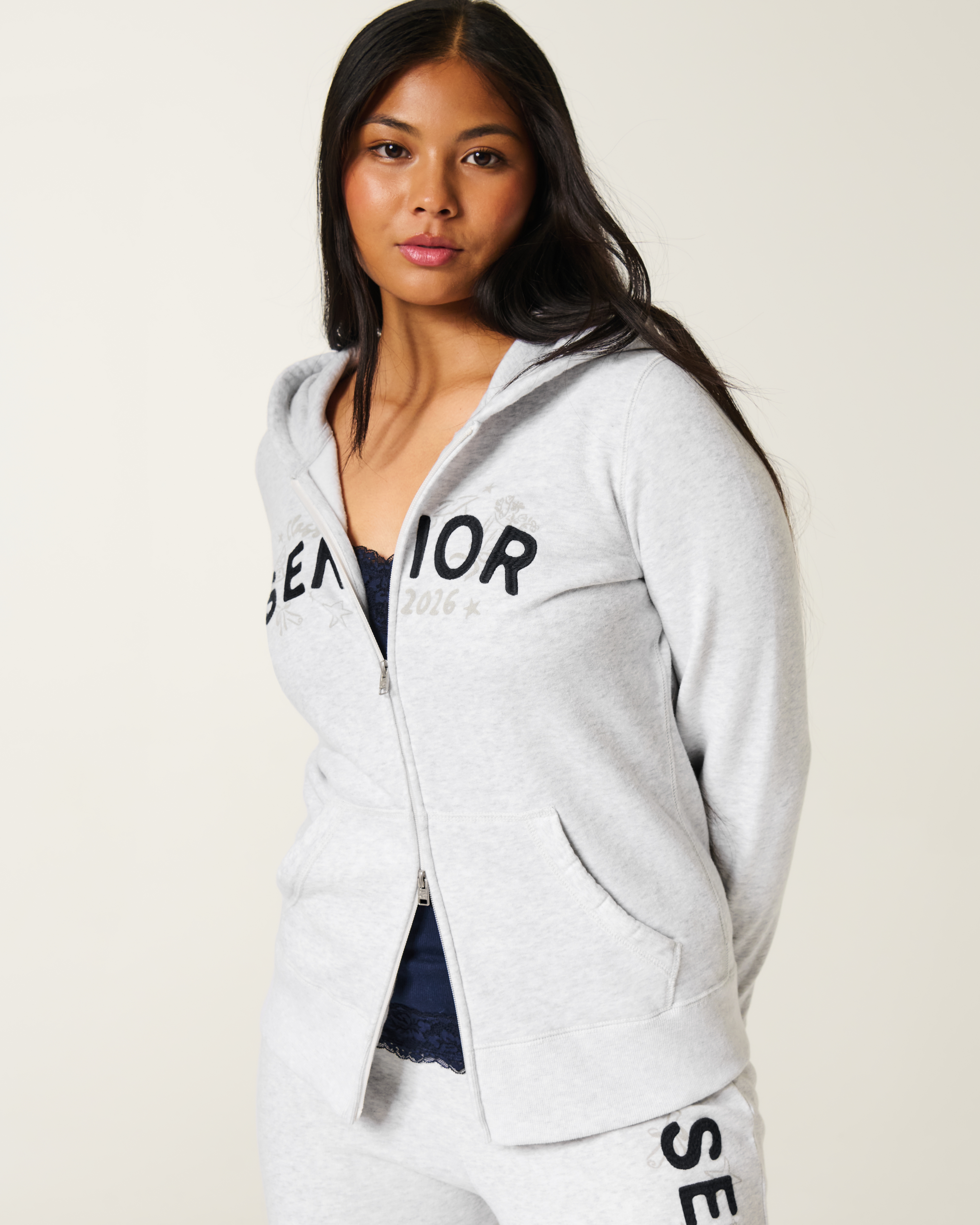 Женские худи Hollister Feel Good Zip-Up Senior '26 Graphic — фото 2