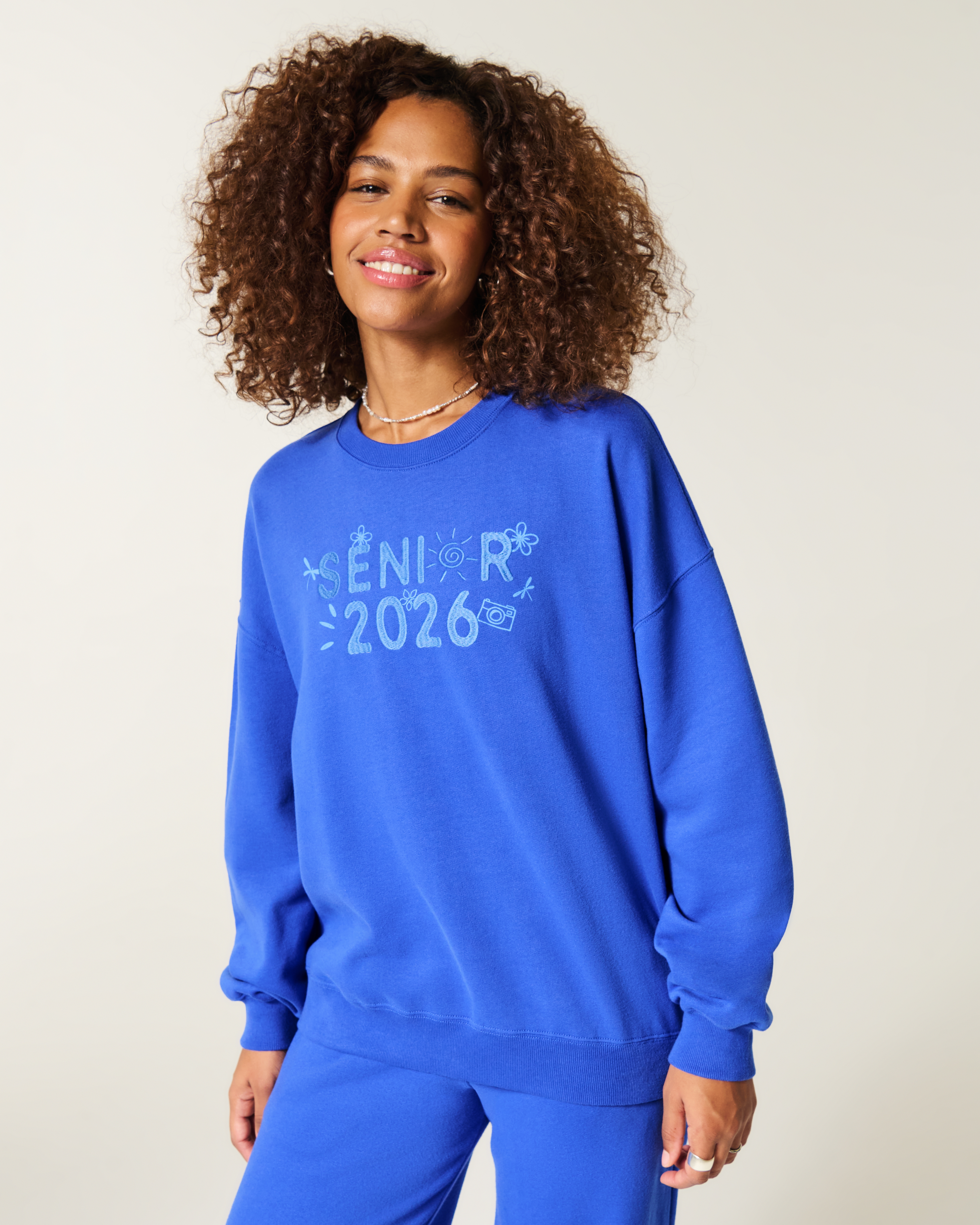 Женские худи Hollister Feel Good Oversized Senior Graphic Crew Sweatshirt — фото 2