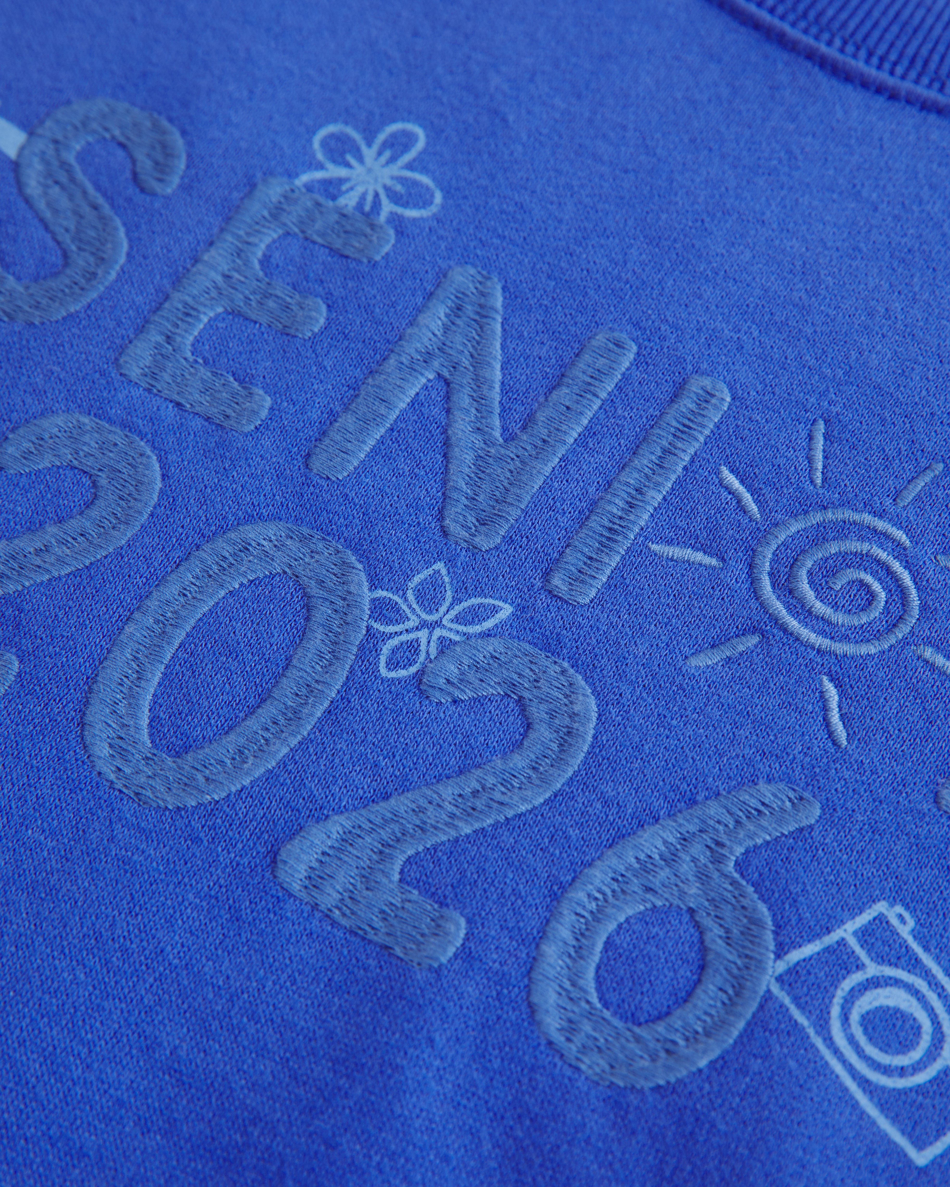 Женские худи Hollister Feel Good Oversized Senior Graphic Crew Sweatshirt — фото 3