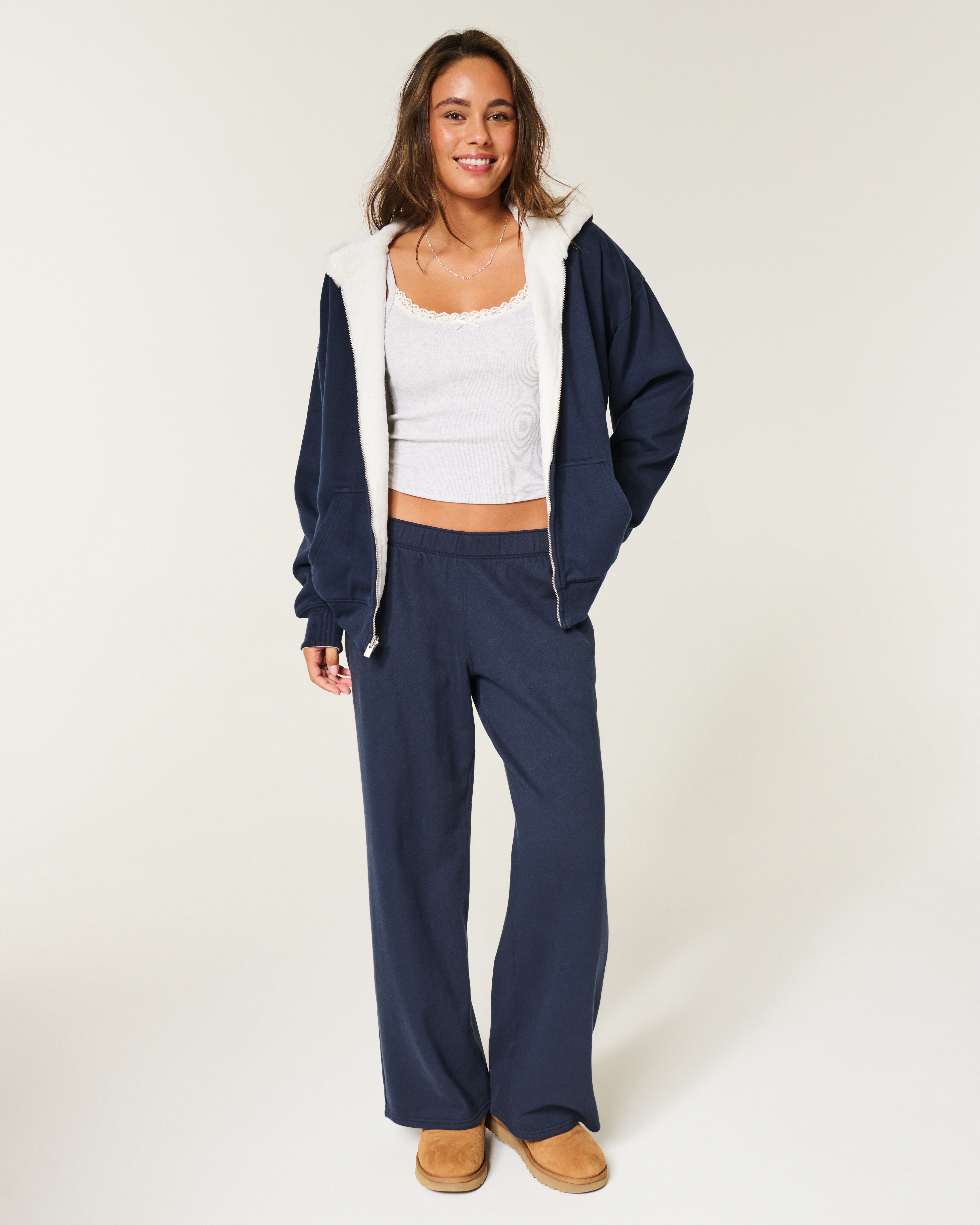 Женские худи Hollister Feel Good Reversible Faux Fur-Lined Fleece Zip-Up — фото 3