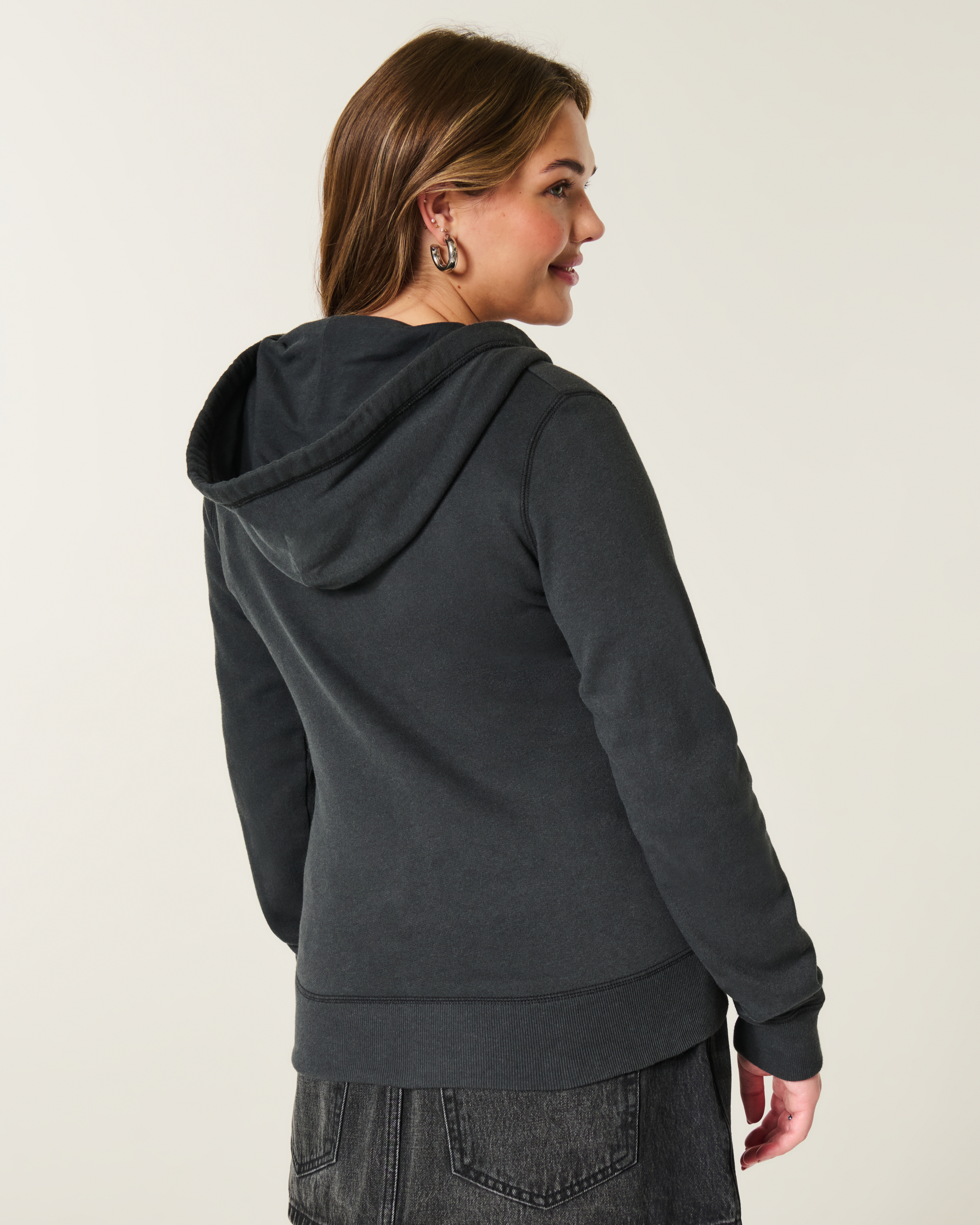 Женские худи Hollister Feel Good Customizable Charm Zip-Up — фото 3