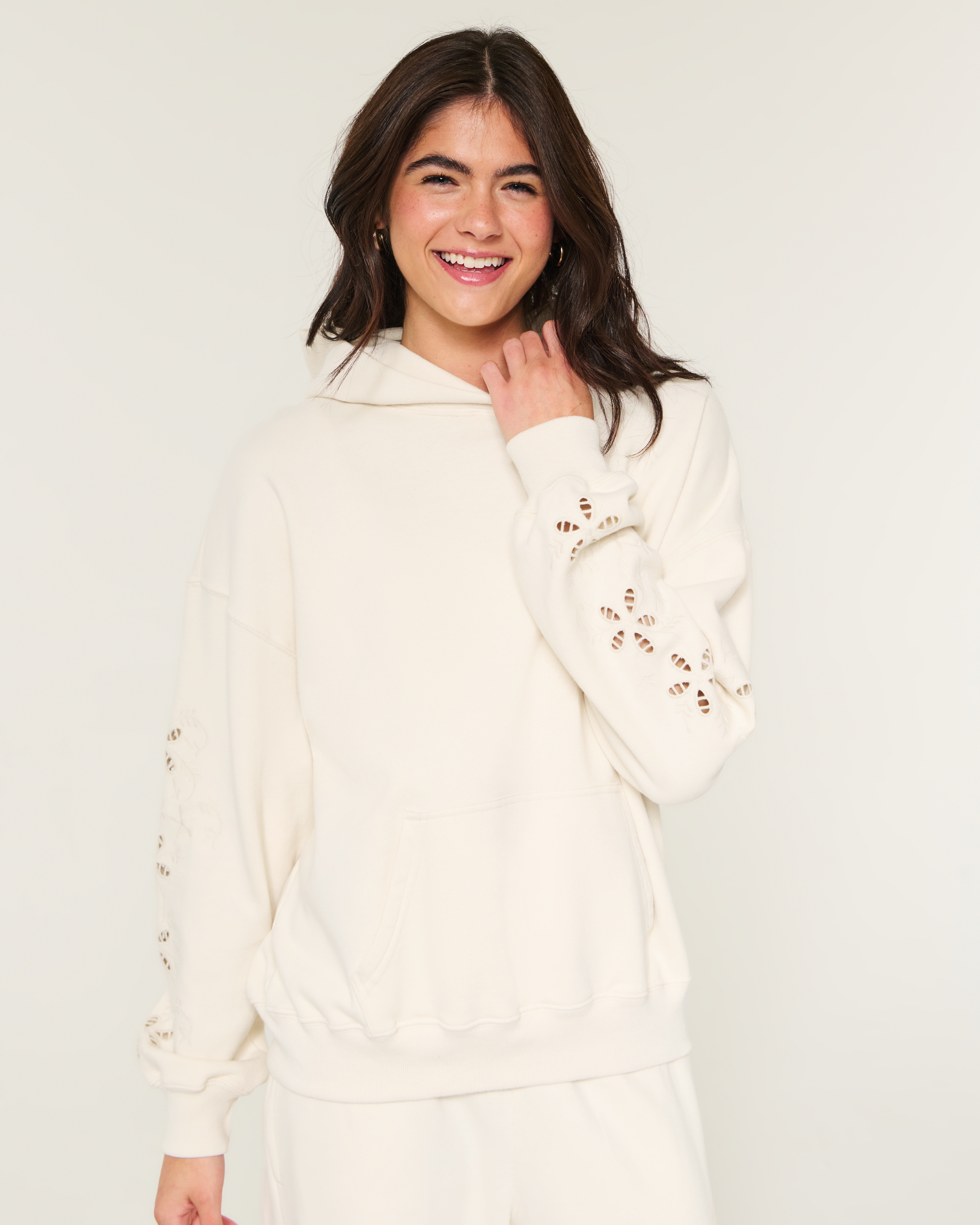 Женские худи Hollister Feel Good Easiest Embroidered Floral Cutout — фото 2