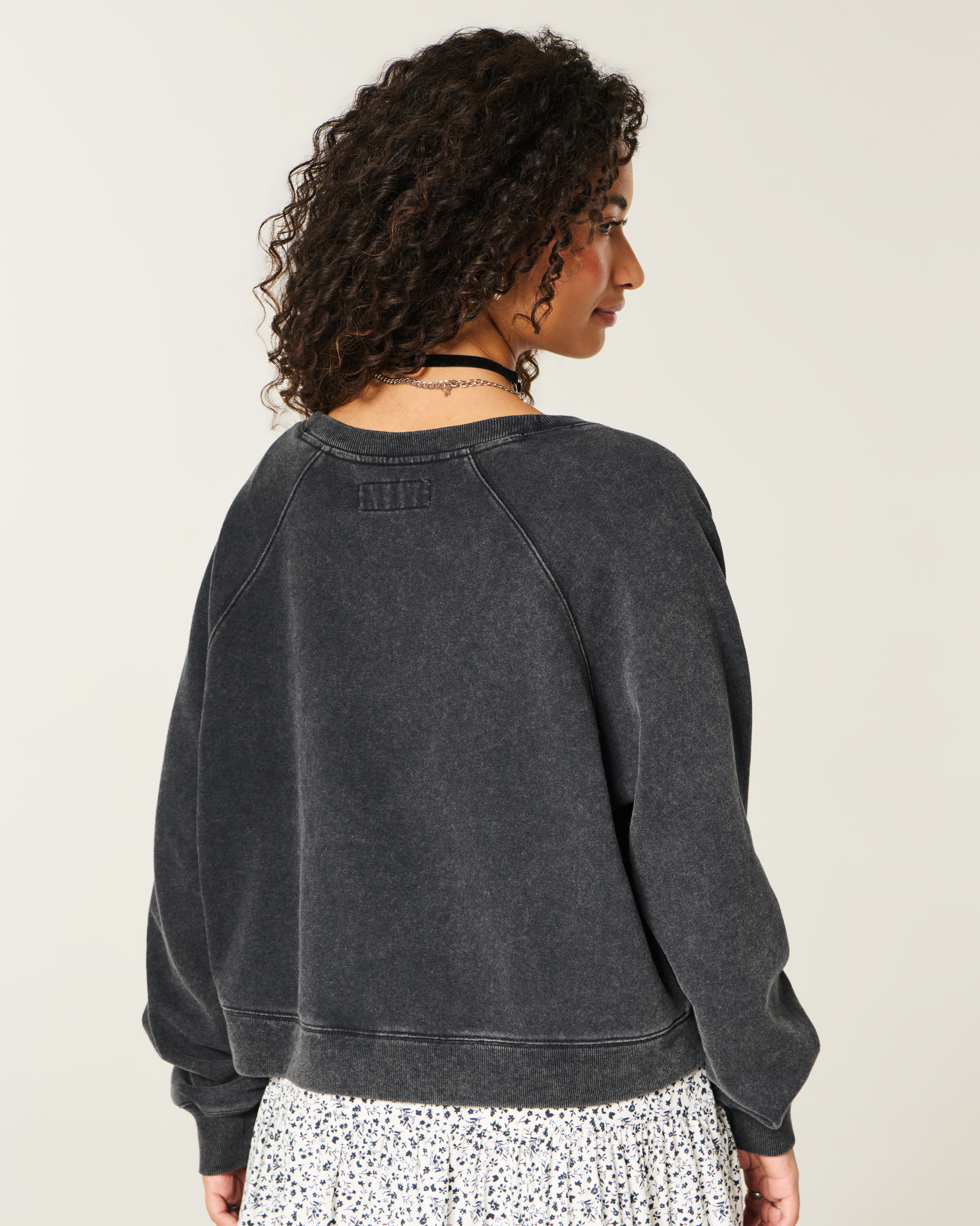 Женские худи Hollister Feel Good Easy California Republic Graphic Crew Sweatshirt — фото 3