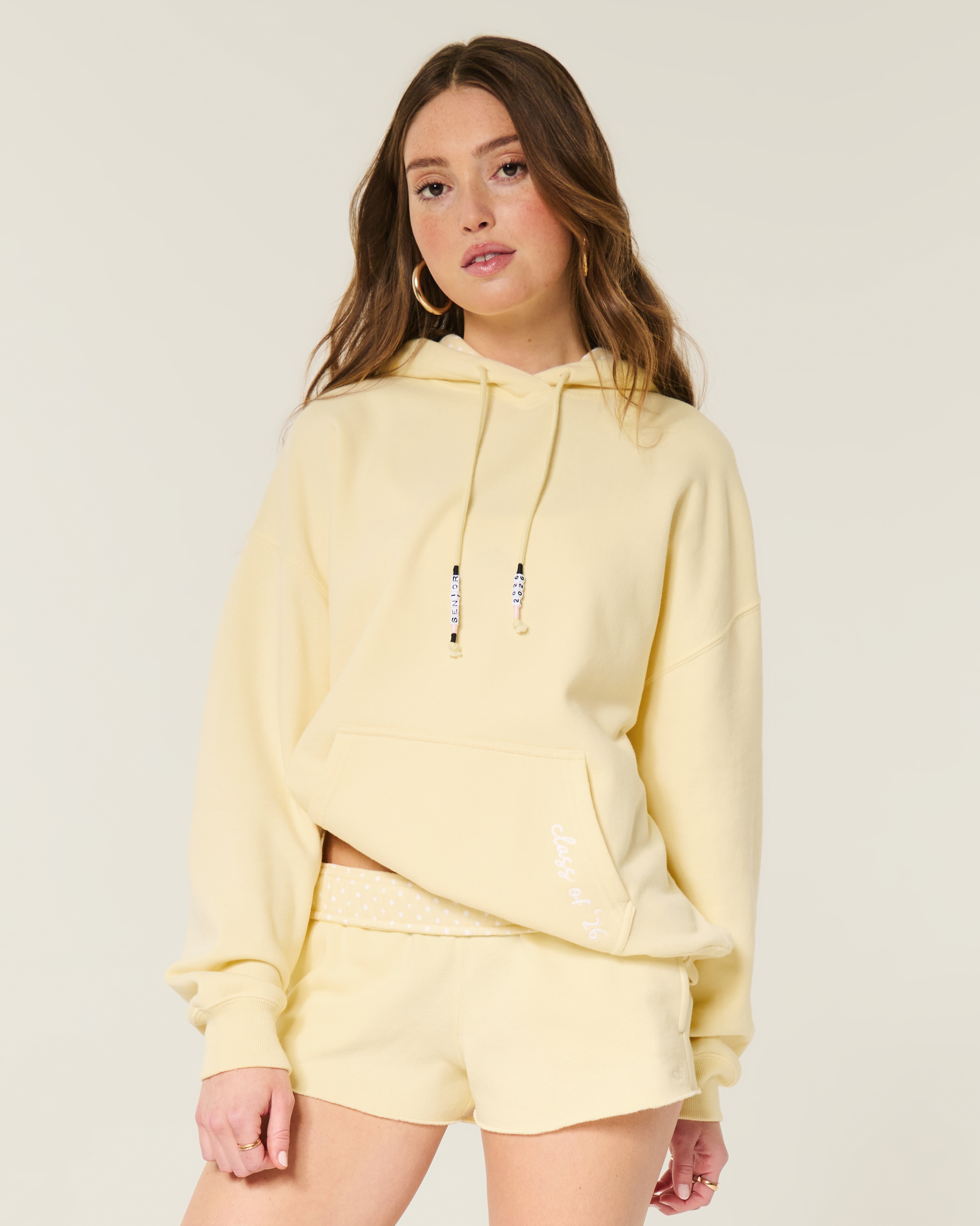 Женские худи Hollister Feel Good Oversized Little Miss Grad Graphic — фото 2