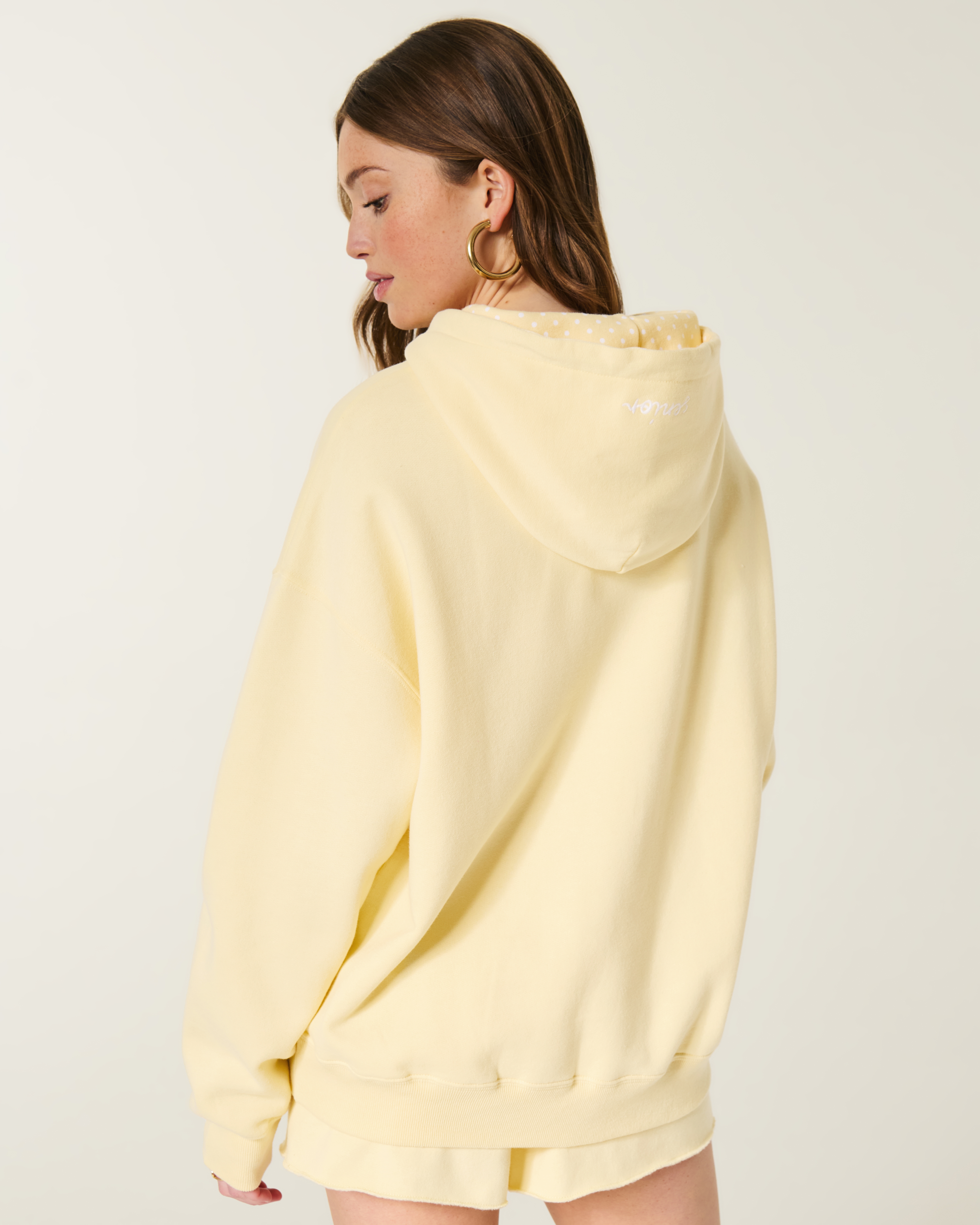 Женские худи Hollister Feel Good Oversized Little Miss Grad Graphic — фото 3