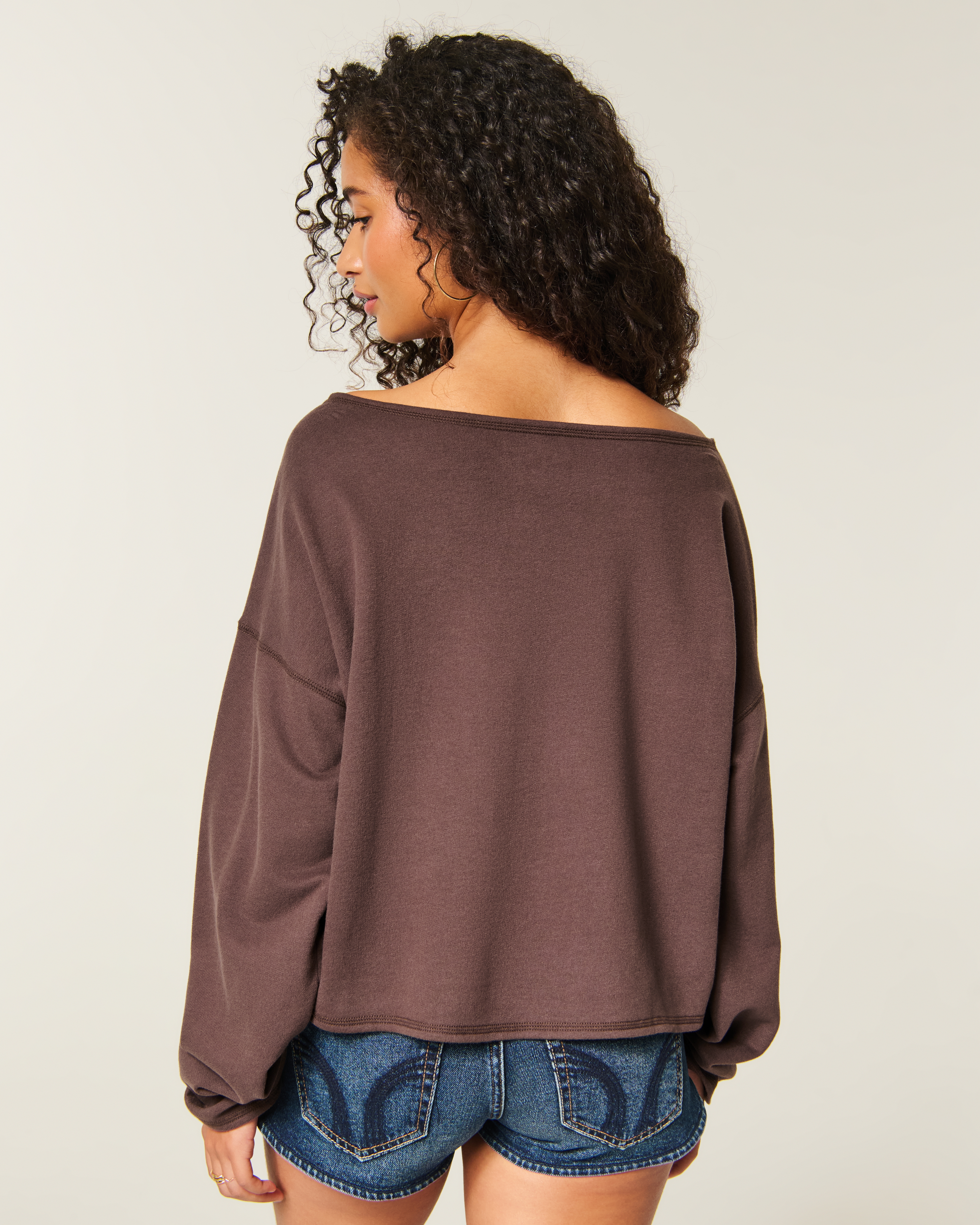 Женский свитшот Hollister Easy Off-the-Shoulder, цвет: Коричневый — фото 3