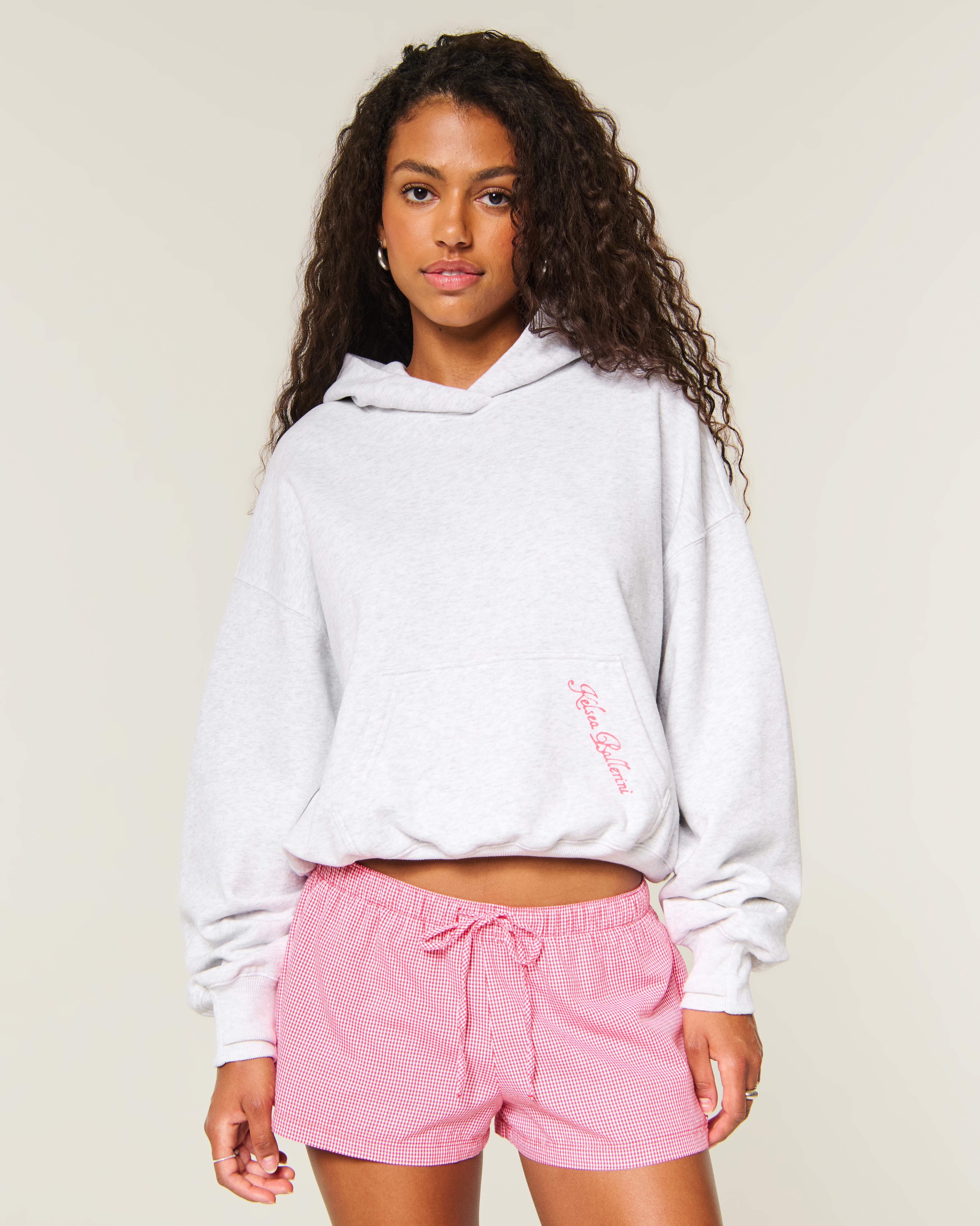 Женские худи Hollister Feel Good Betty's Sweet Shop Graphic Classic — фото 2