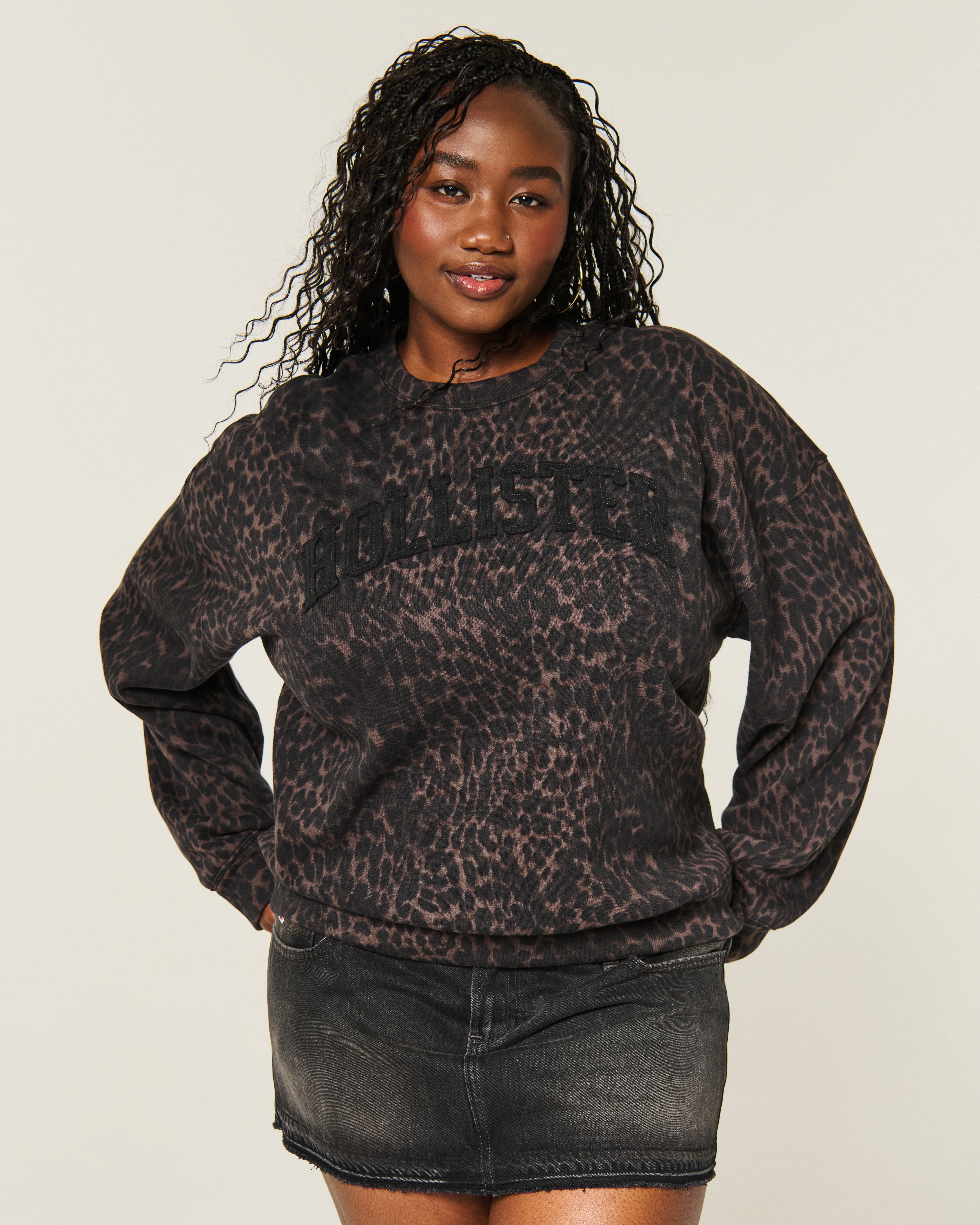Женские худи Hollister Feel Good Trapped Dot Logo Graphic Sweatshirt — фото 2