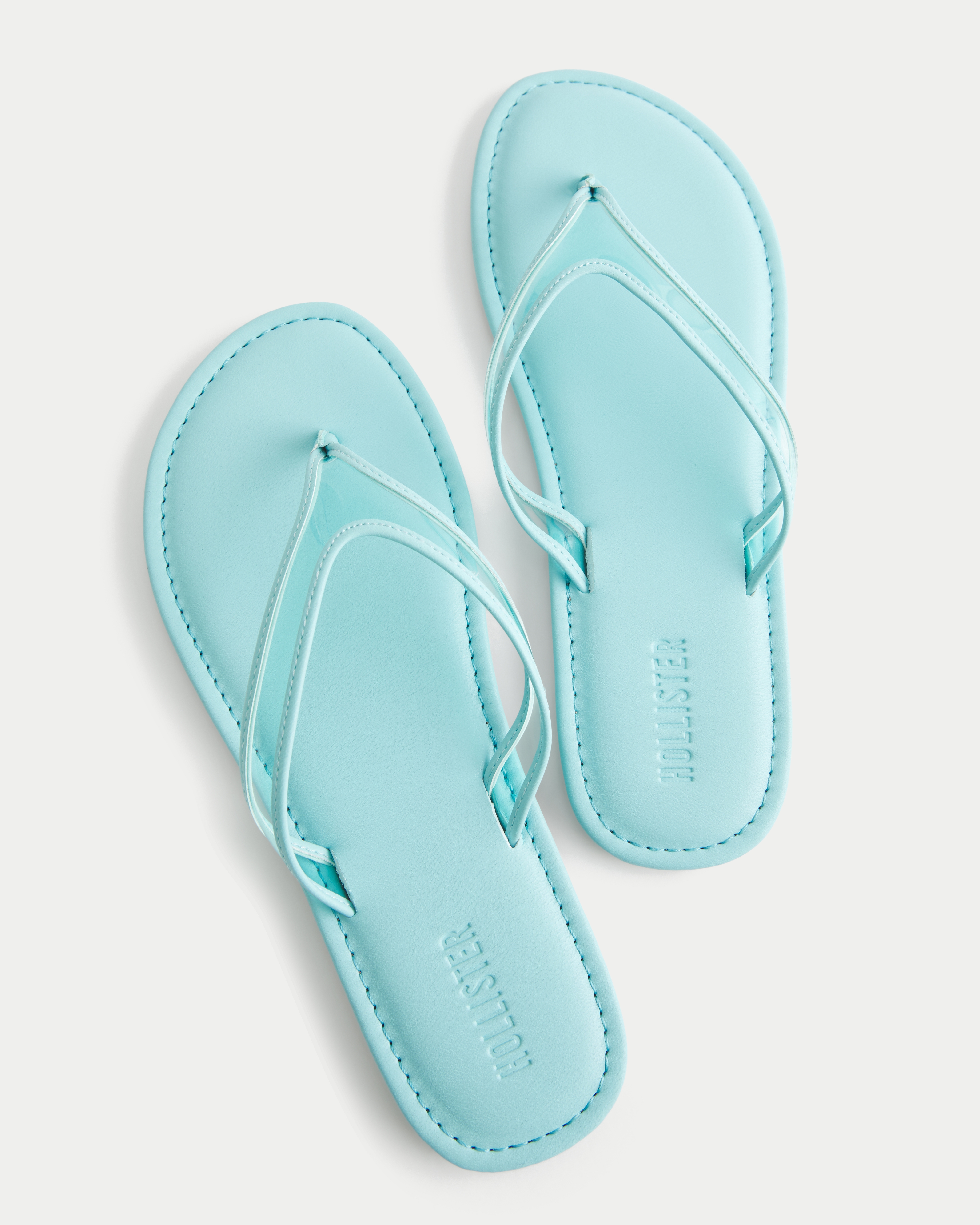 Женские сандалии Hollister White Faux Leather Flip Flops, цвет: Светлый синий — фото 1