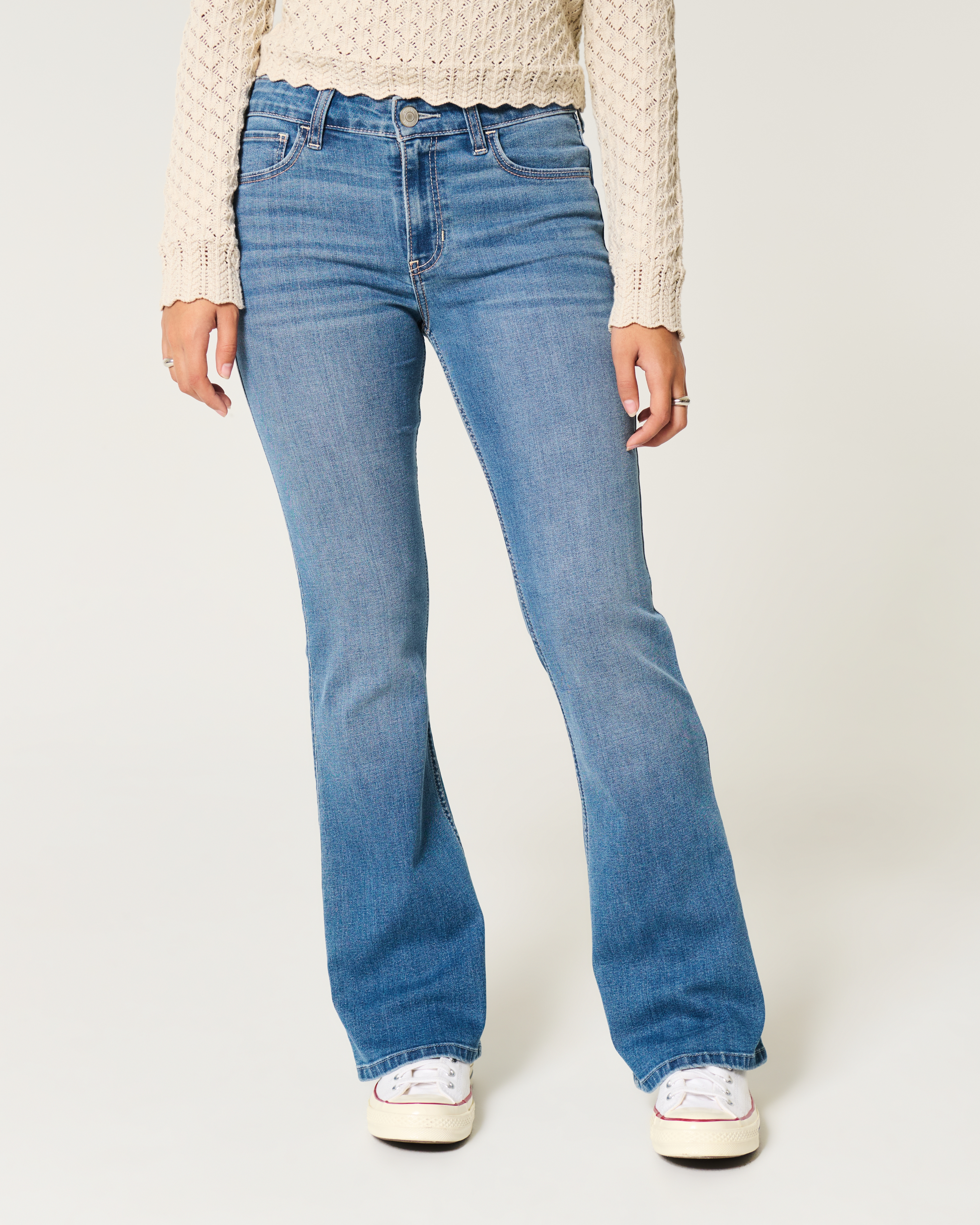 Женские джинсы Hollister Mid-Rise Medium Wash Bootcut Jeans — фото 3
