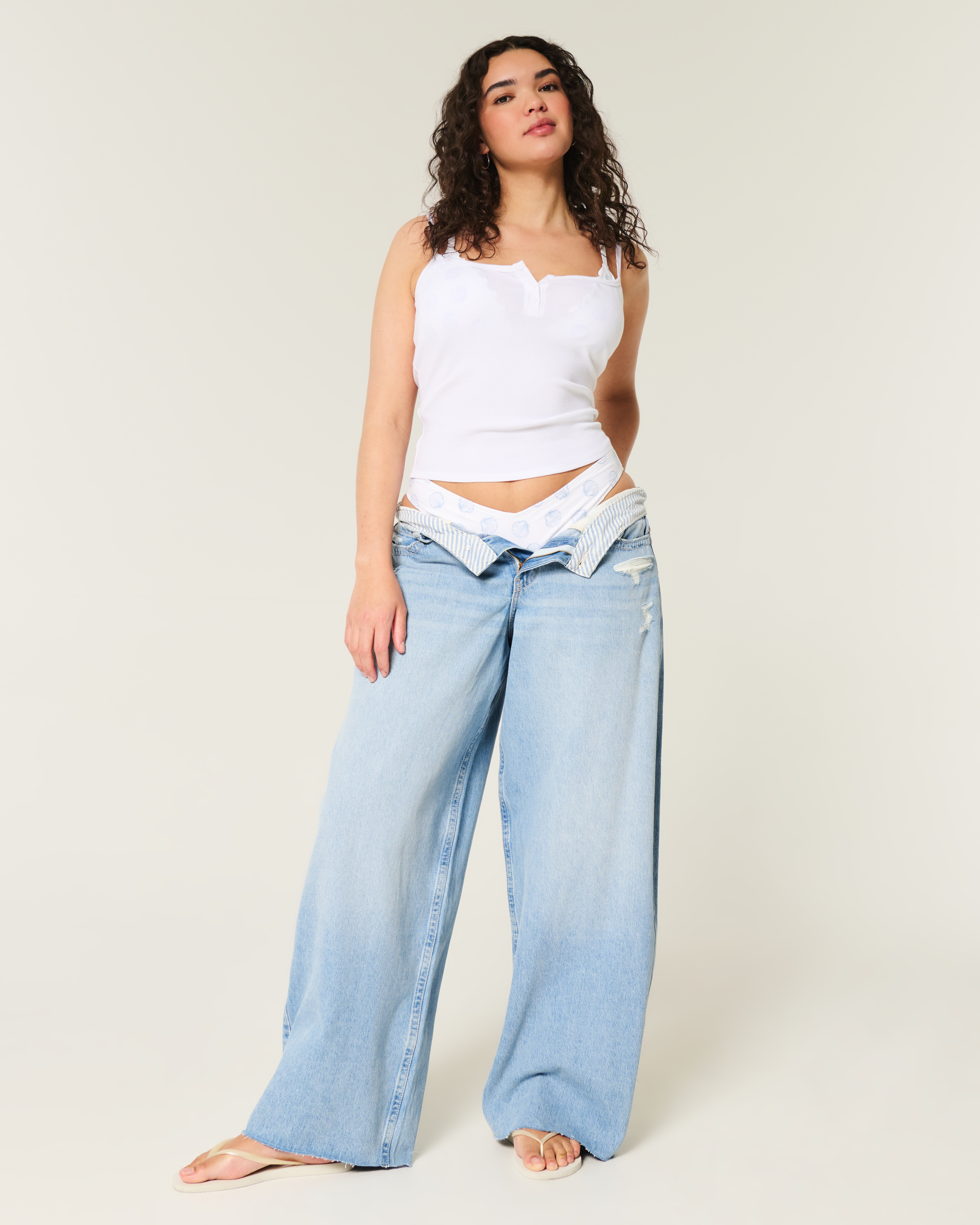 Женские джинсы Hollister Curvy Low-Rise Medium Wash Shell Embroidery Super Baggy Jeans — фото 2