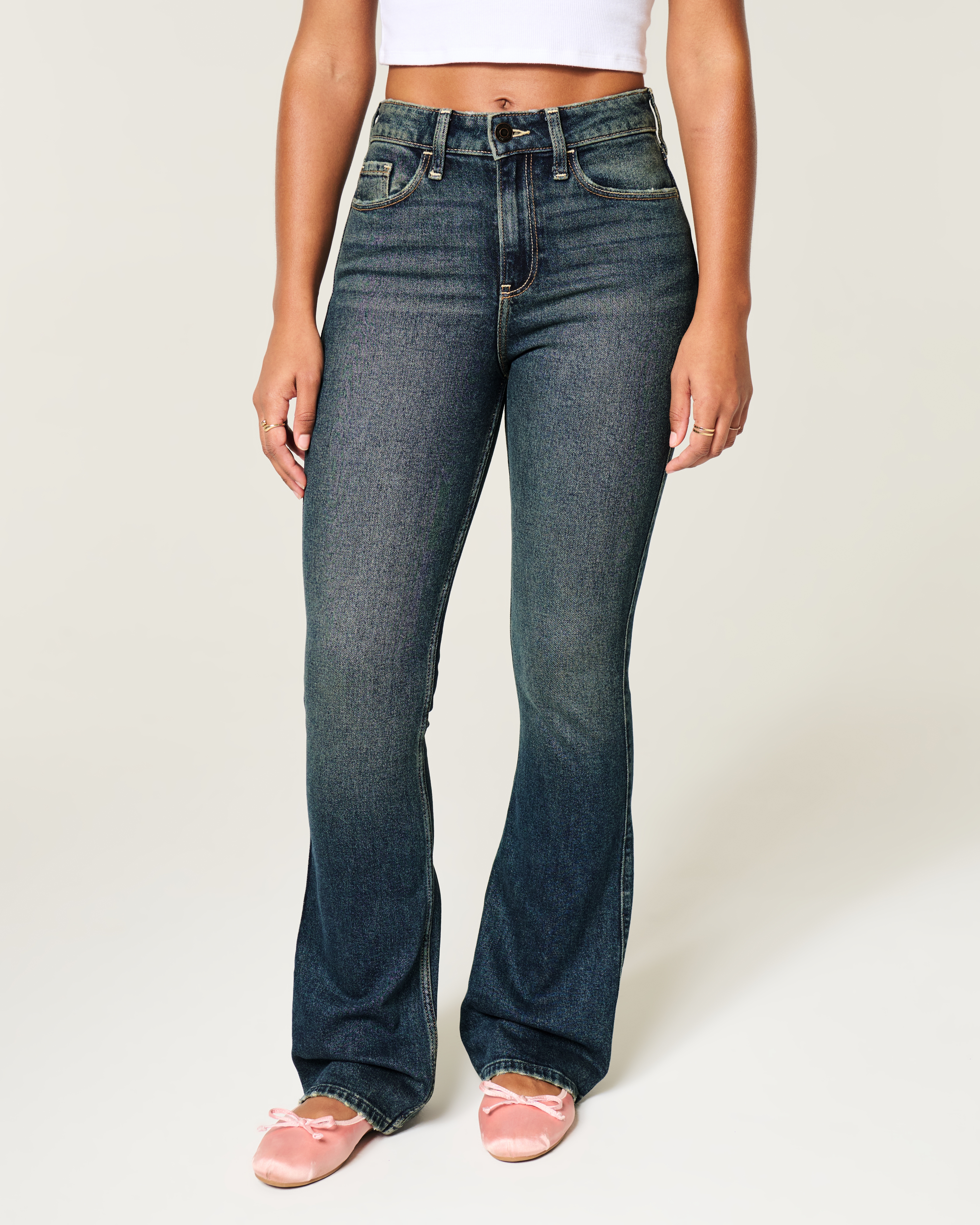 Женские джинсы Hollister Curvy High-Rise Medium Wash Bootcut Jeans — фото 3