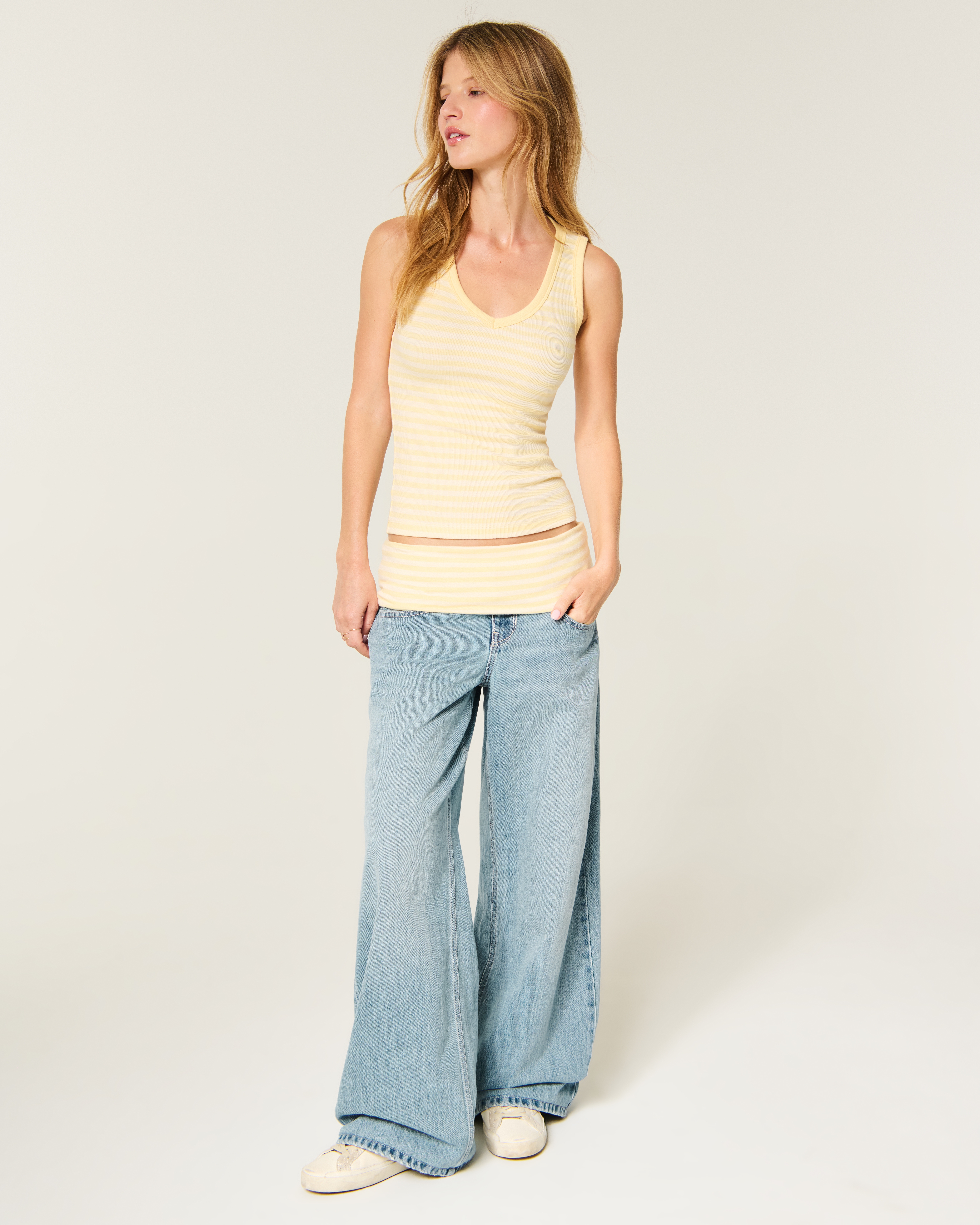 Женские джинсы Hollister Ultra Low-Rise Foldover Waist Super Baggy Jeans — фото 3