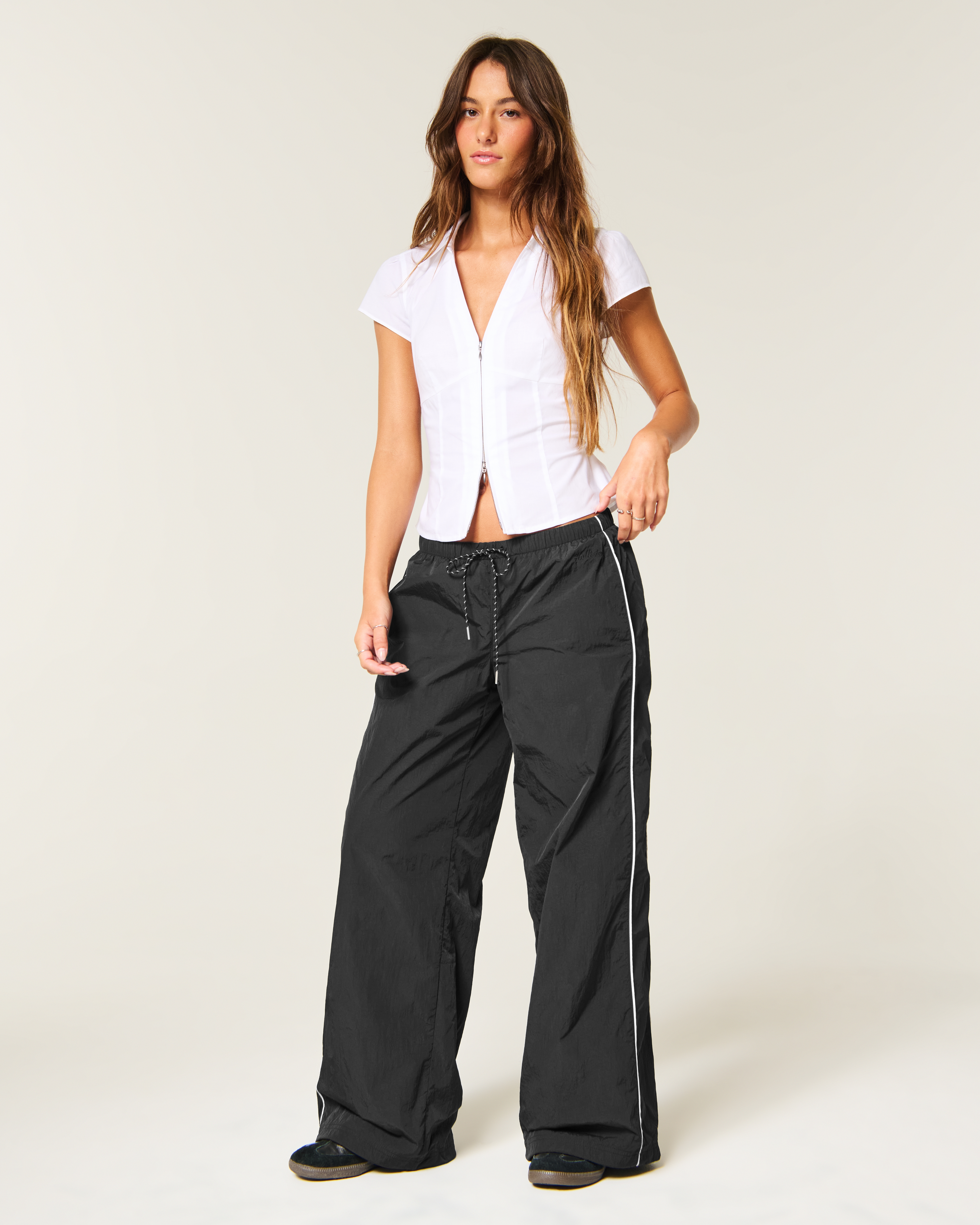 Женские брюки Hollister Ultra Low-Rise Super Baggy Track Pants, цвет: Чёрный — фото 3
