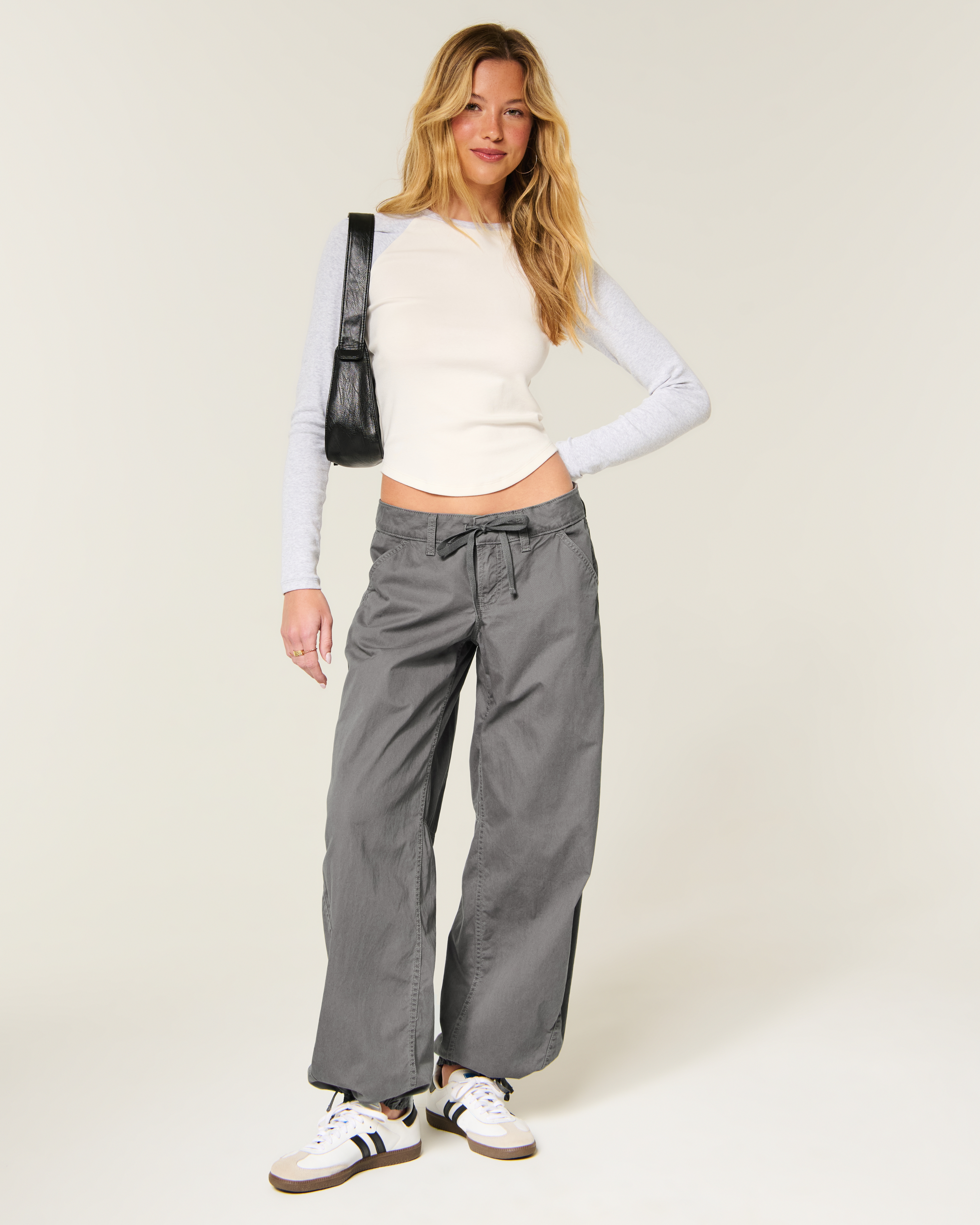 Женские брюки Hollister Ultra Low-Rise Cinched Baggy, цвет: Тёмный серый — фото 2