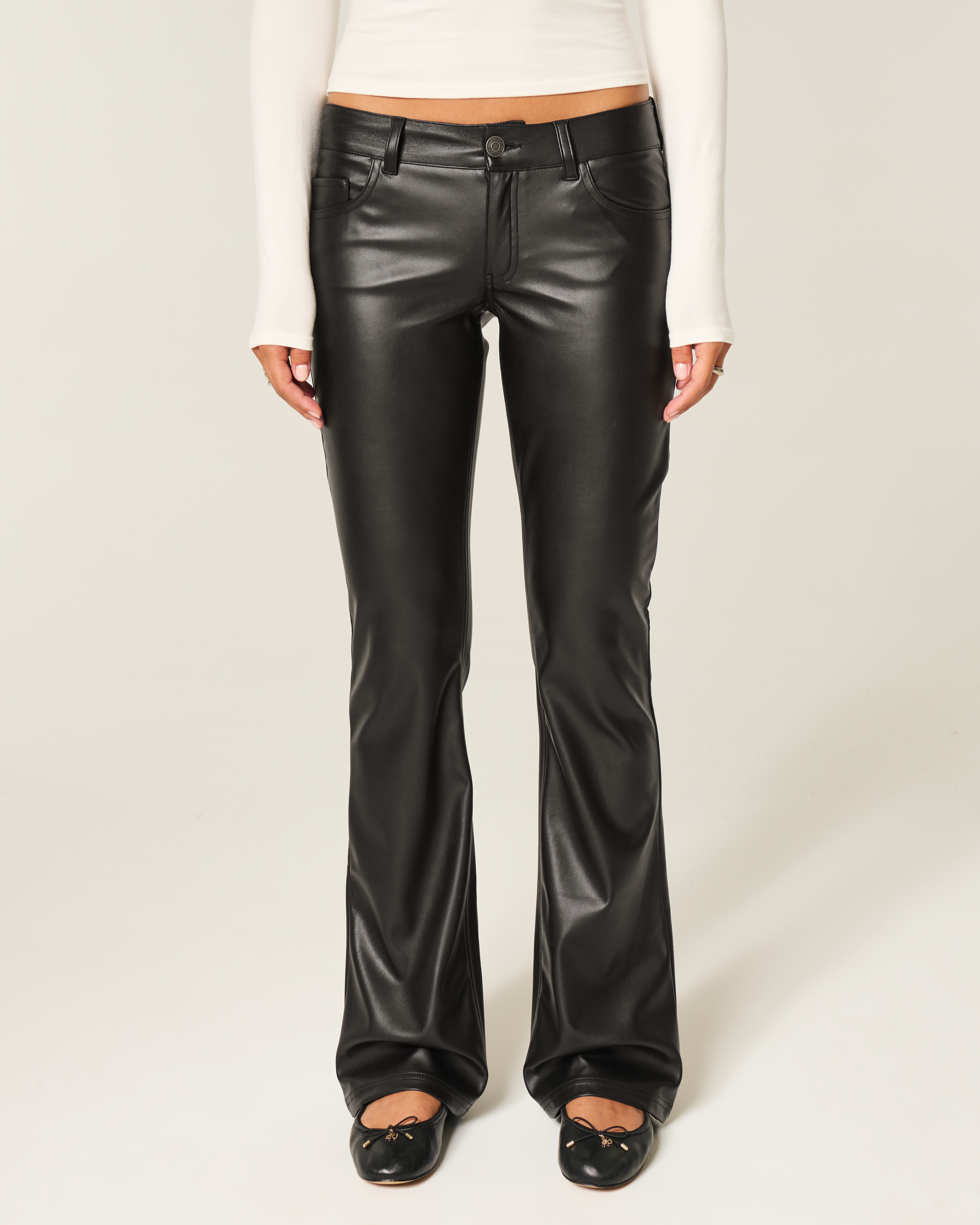 Женские брюки Hollister Low-Rise Faux Leather Bootcut Pants — фото 3