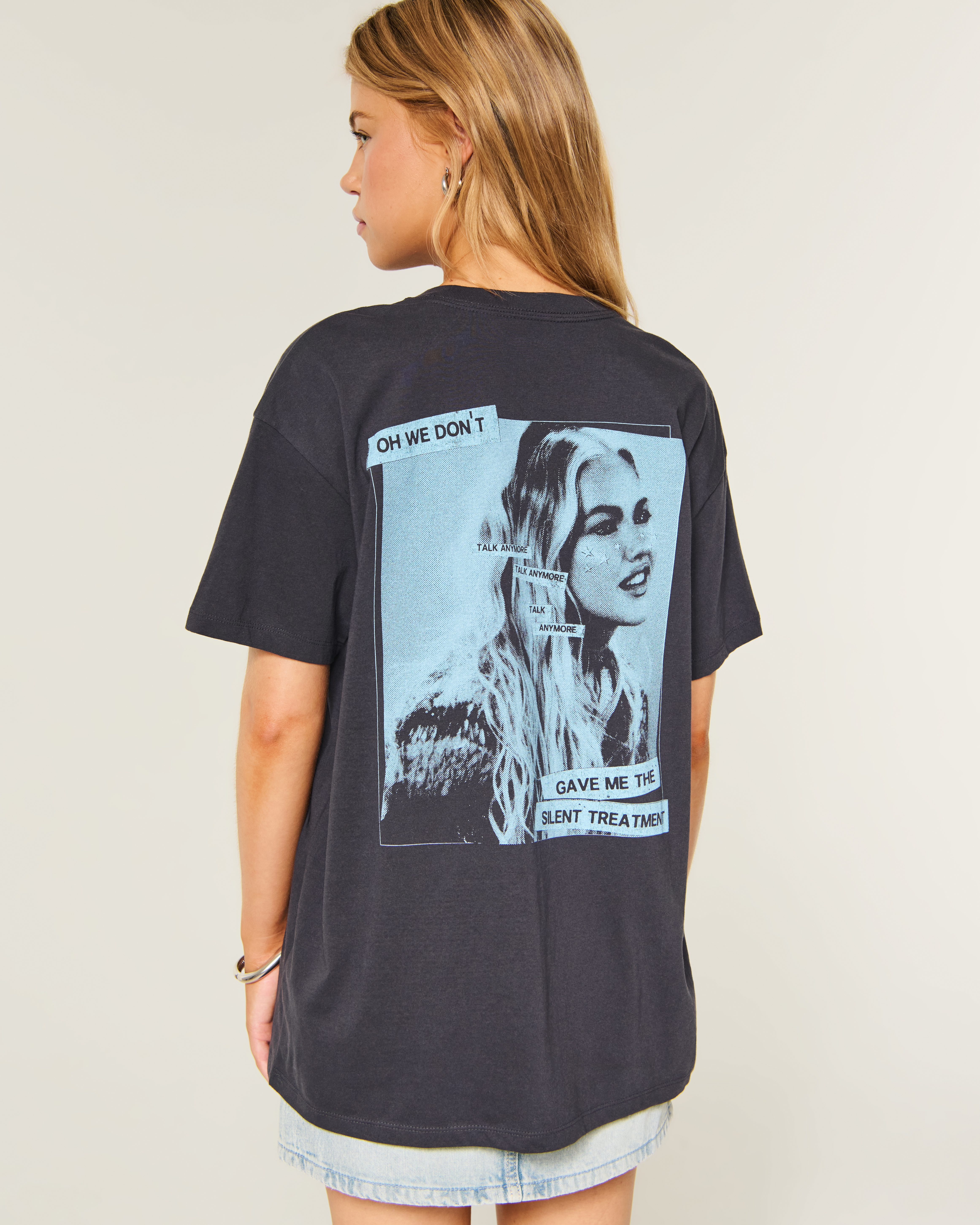 Женские футболки Hollister Oversized Freya Skye Silent Treatment Graphic Tee — фото 3
