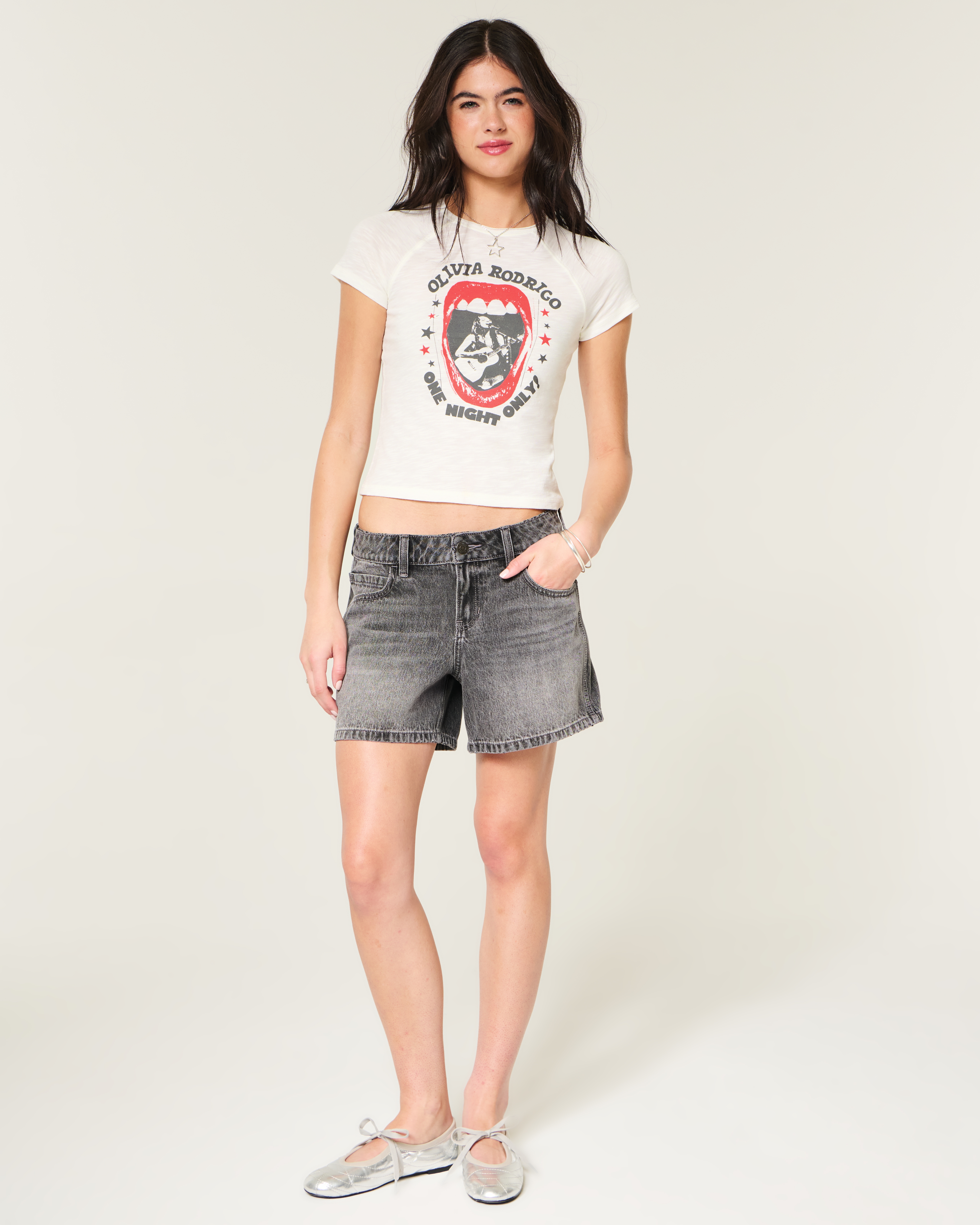 Женские футболки Hollister Olivia Rodrigo Graphic Slub Baby Tee — фото 3