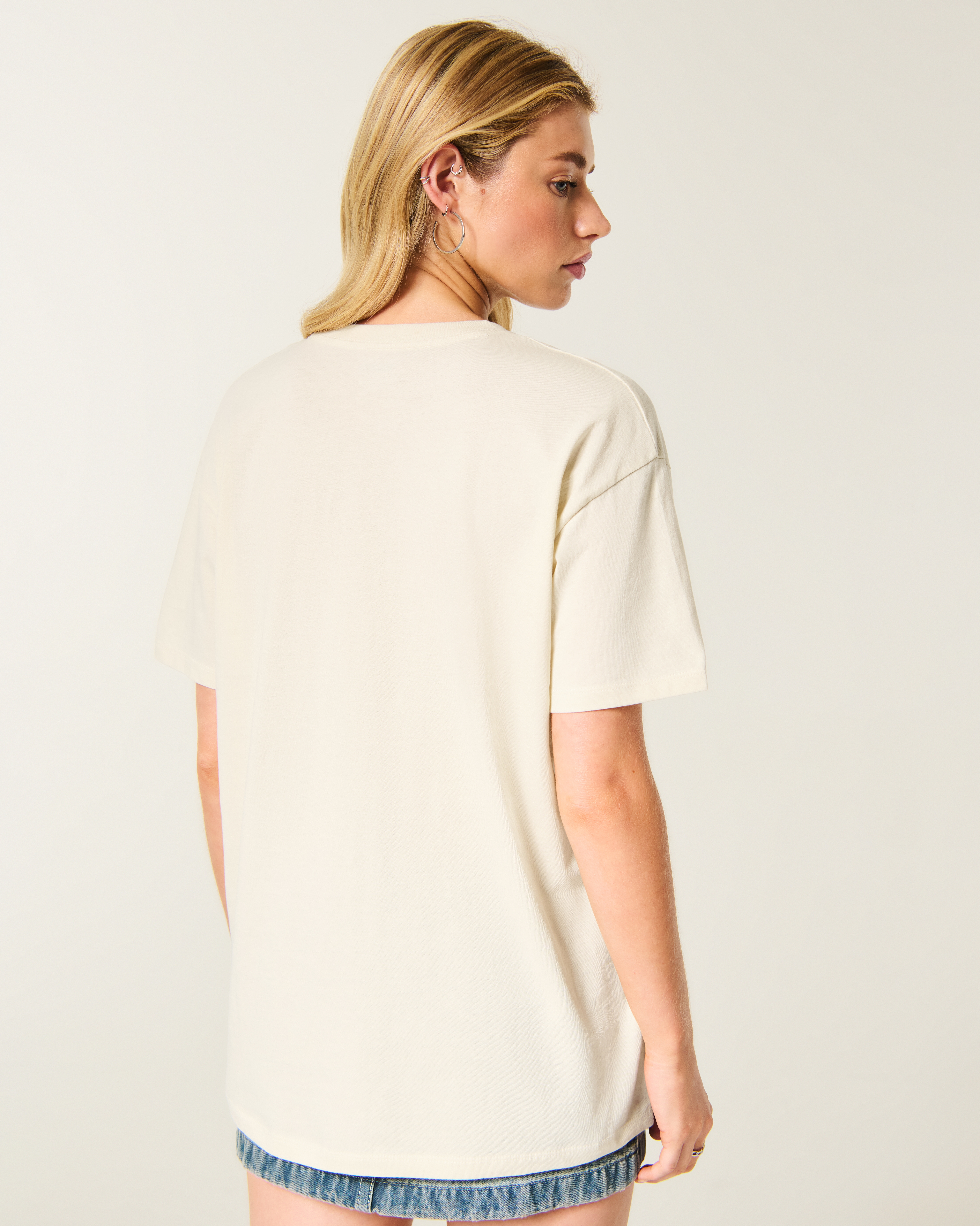 Женские футболки Hollister Oversized Mar Bella Graphic Tee — фото 3