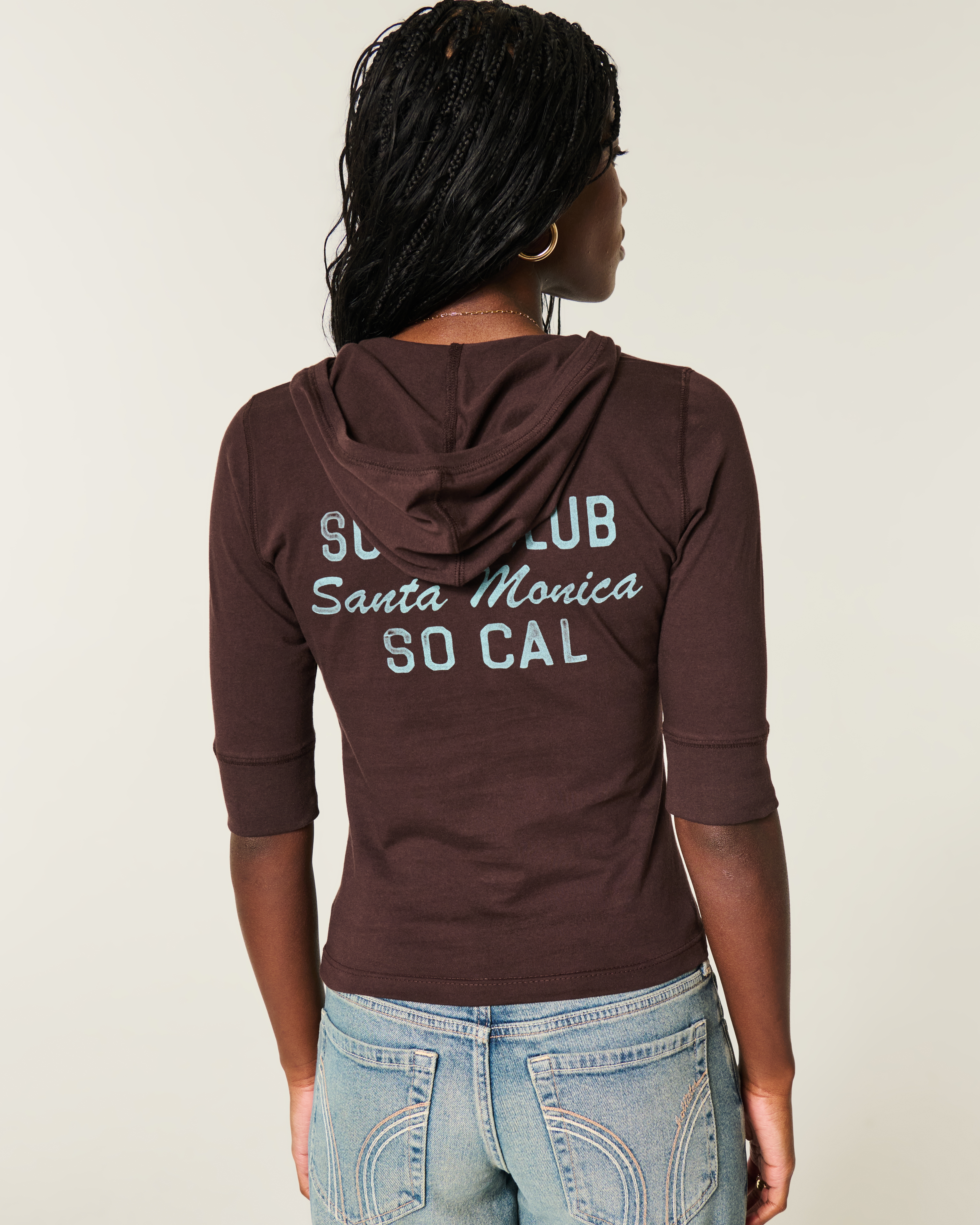 Женские футболки Hollister Hooded Half-Sleeve Logo Graphic Tee — фото 4