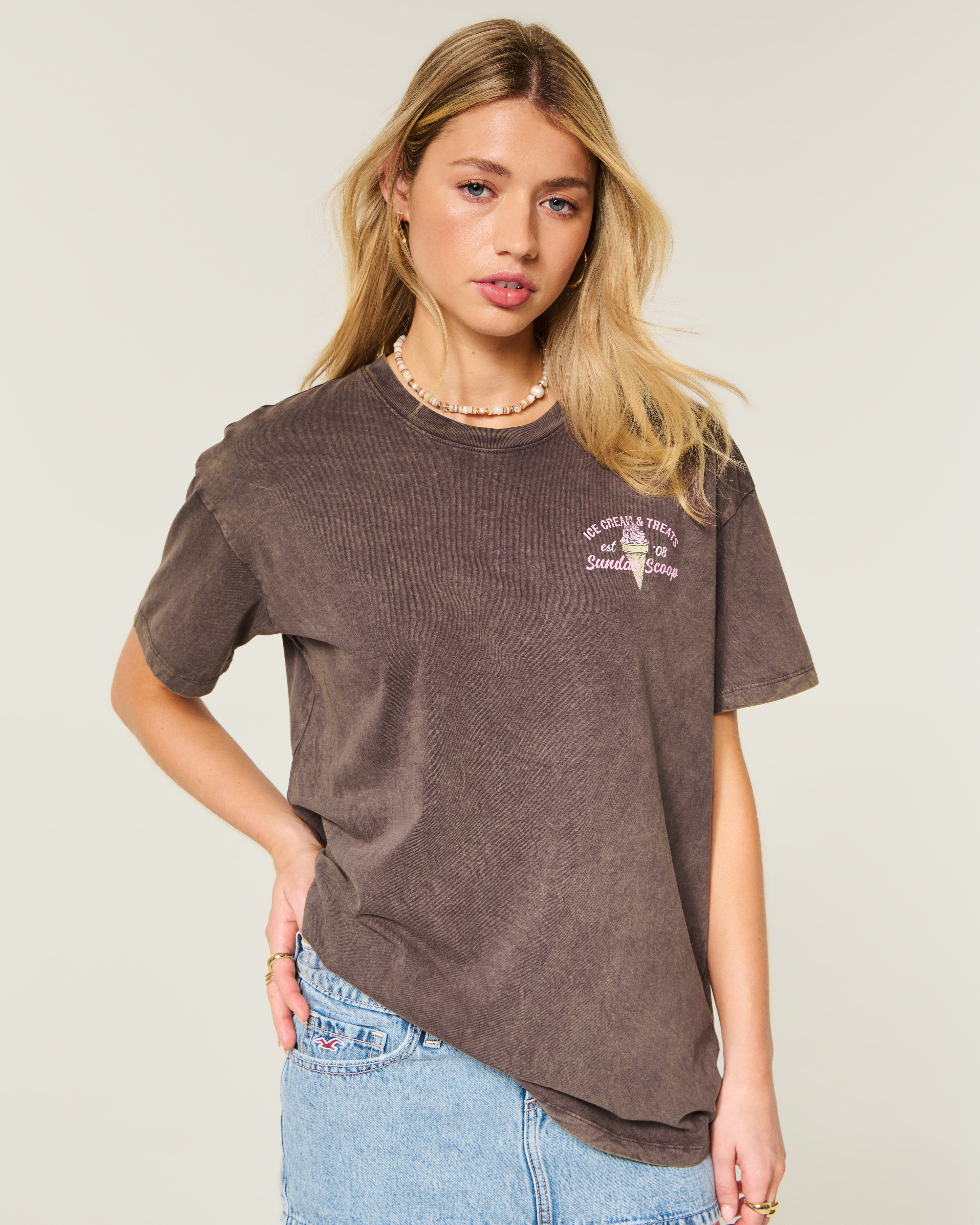 Женские футболки Hollister Oversized Meet Me Poolside Graphic Tee — фото 2