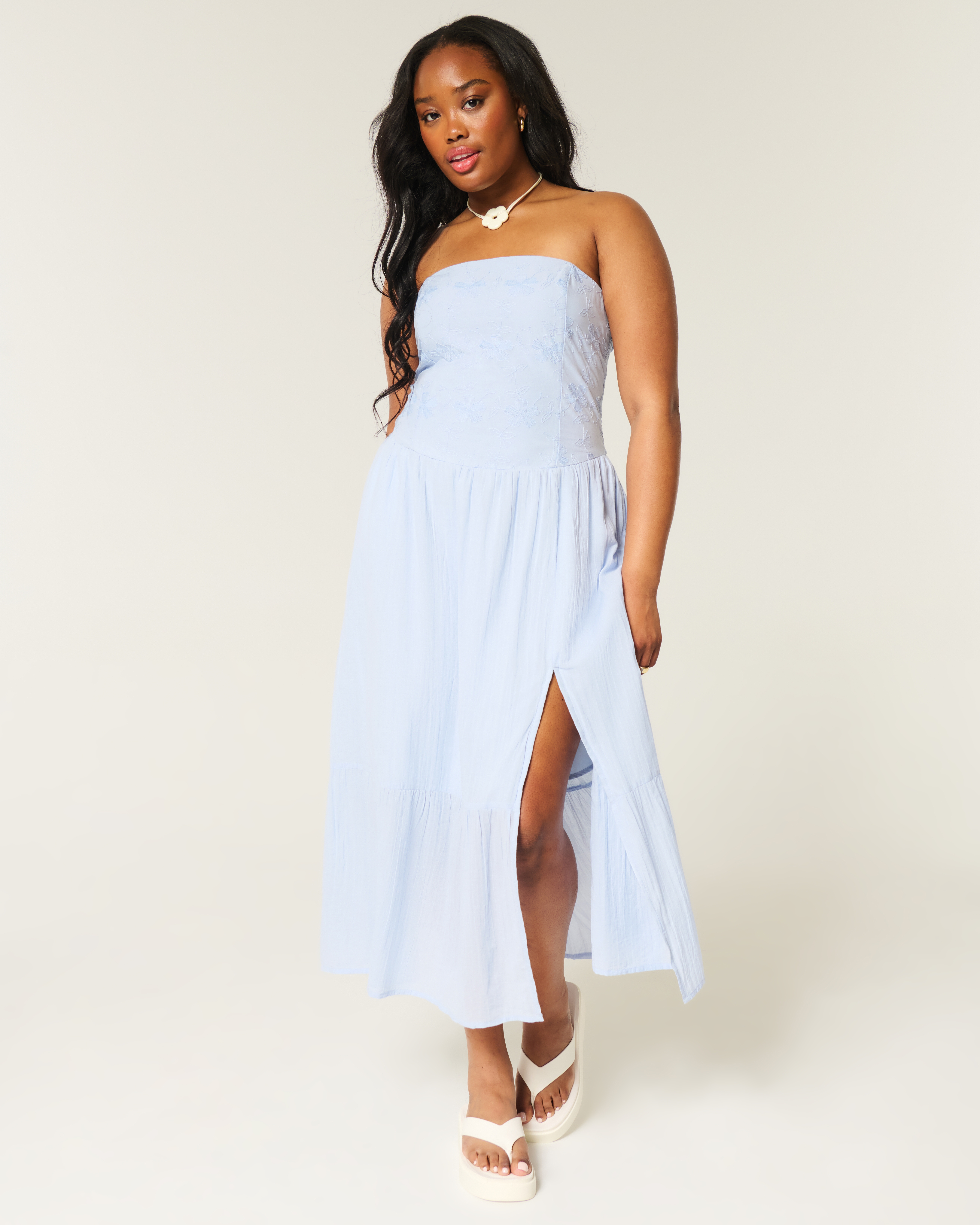 Женское платье Hollister Strapless Embroidered Maxi, цвет: Сумеречный синий — фото 2