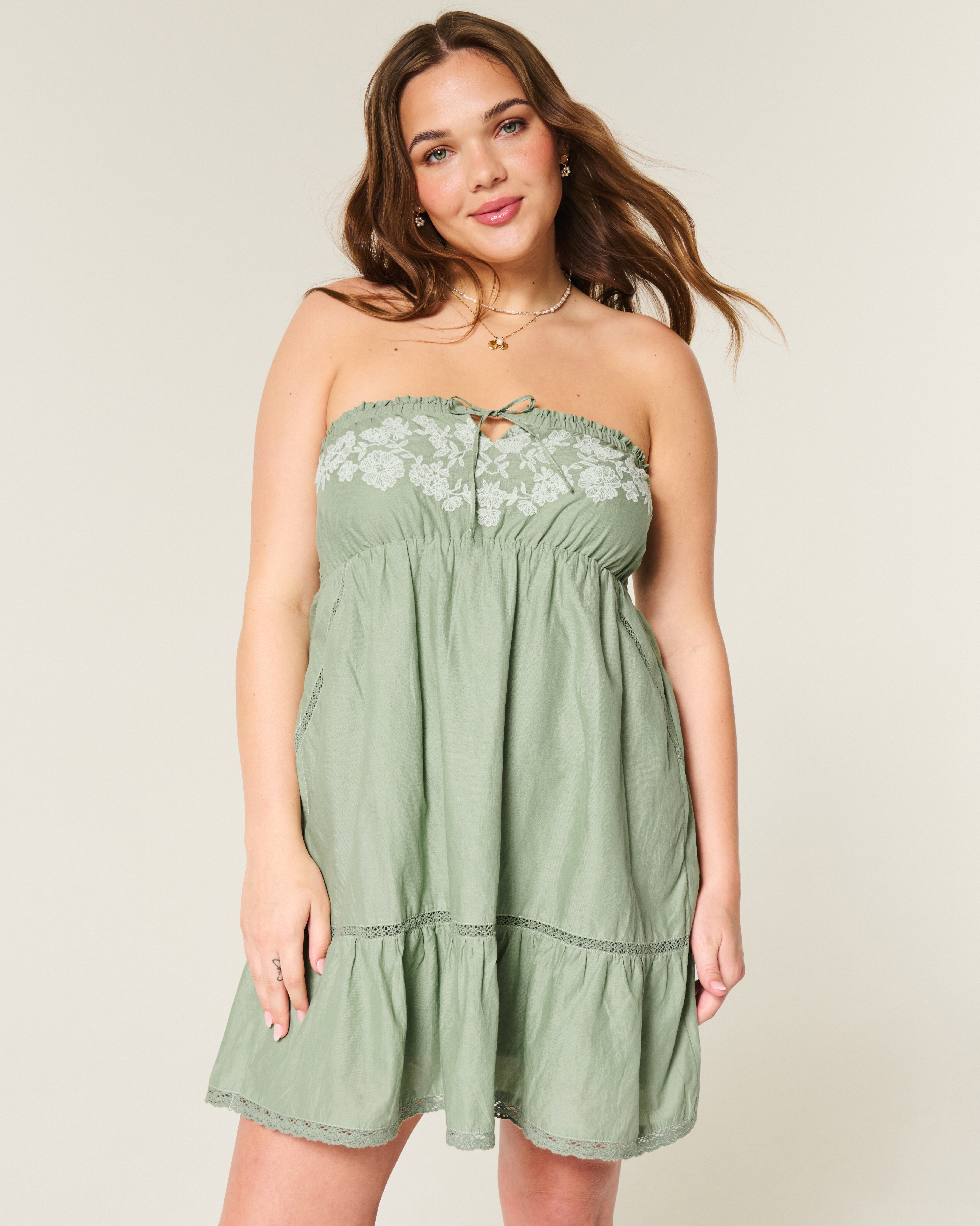 Женские платья Hollister Strapless Embroidered Babydoll Dress — фото 3