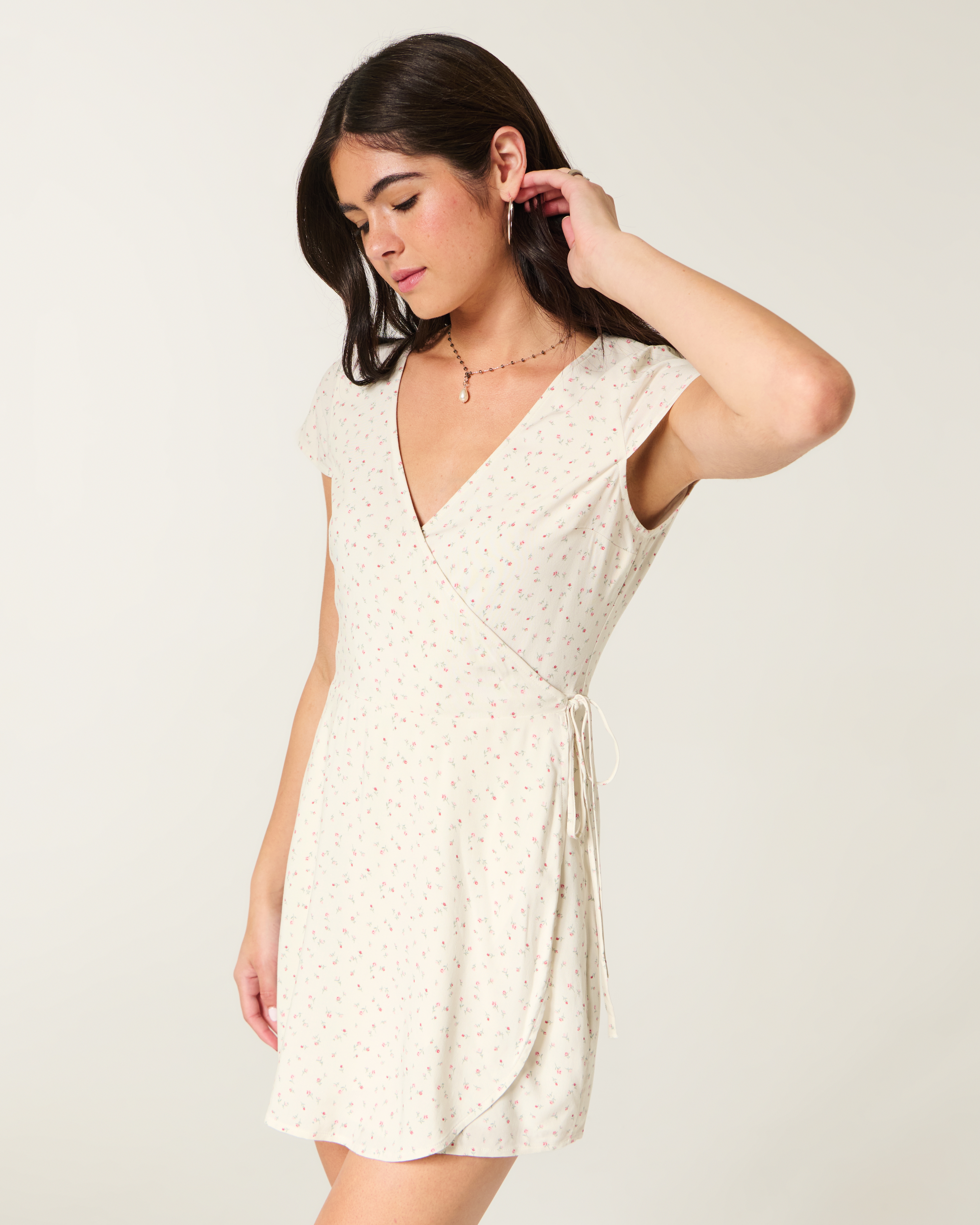 Женские платья Hollister Short-Sleeve Wrap Mini Dress — фото 2