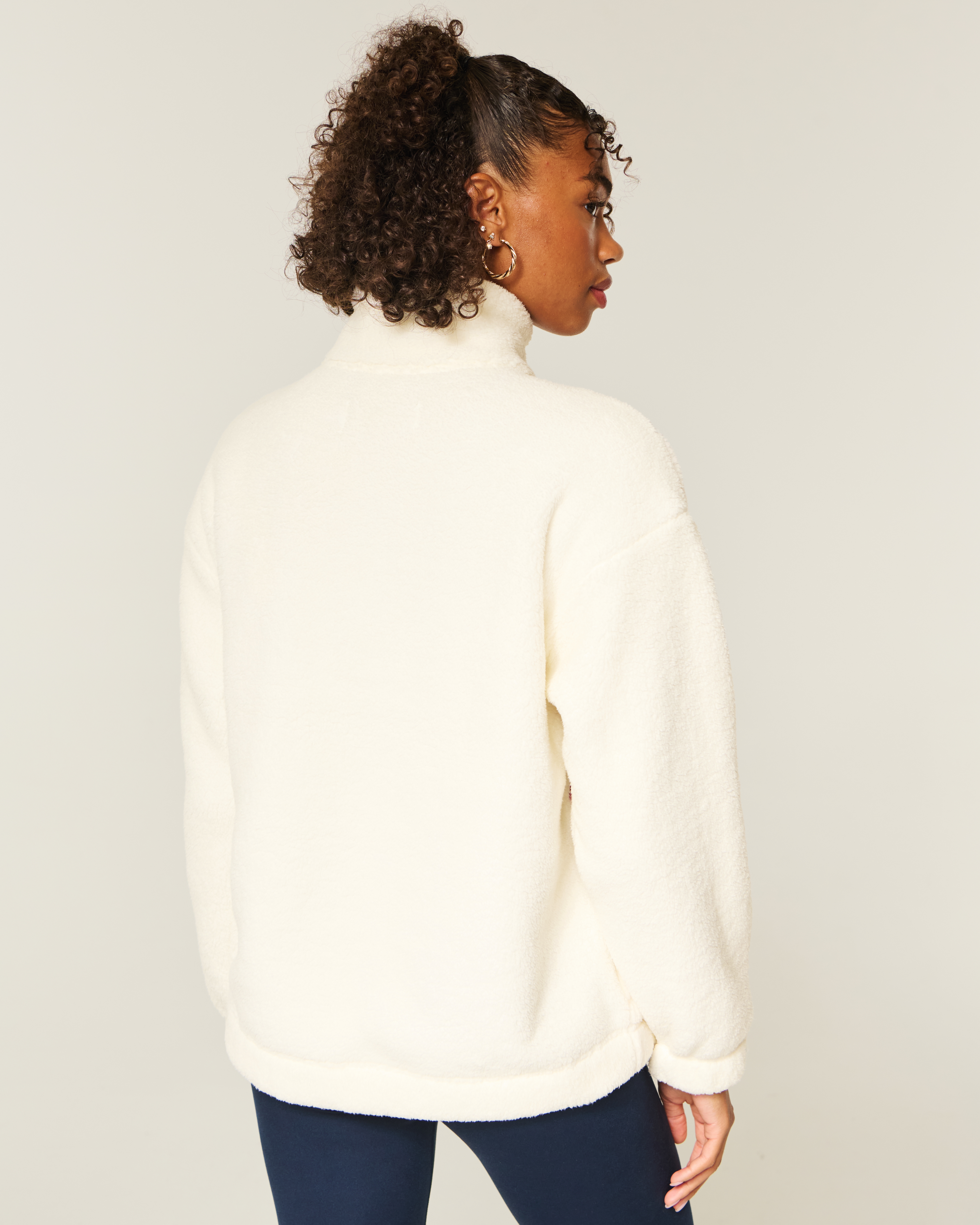 Женские худи Hollister Gilly Hicks Sherpa Quarter-Zip Sweatshirt — фото 3