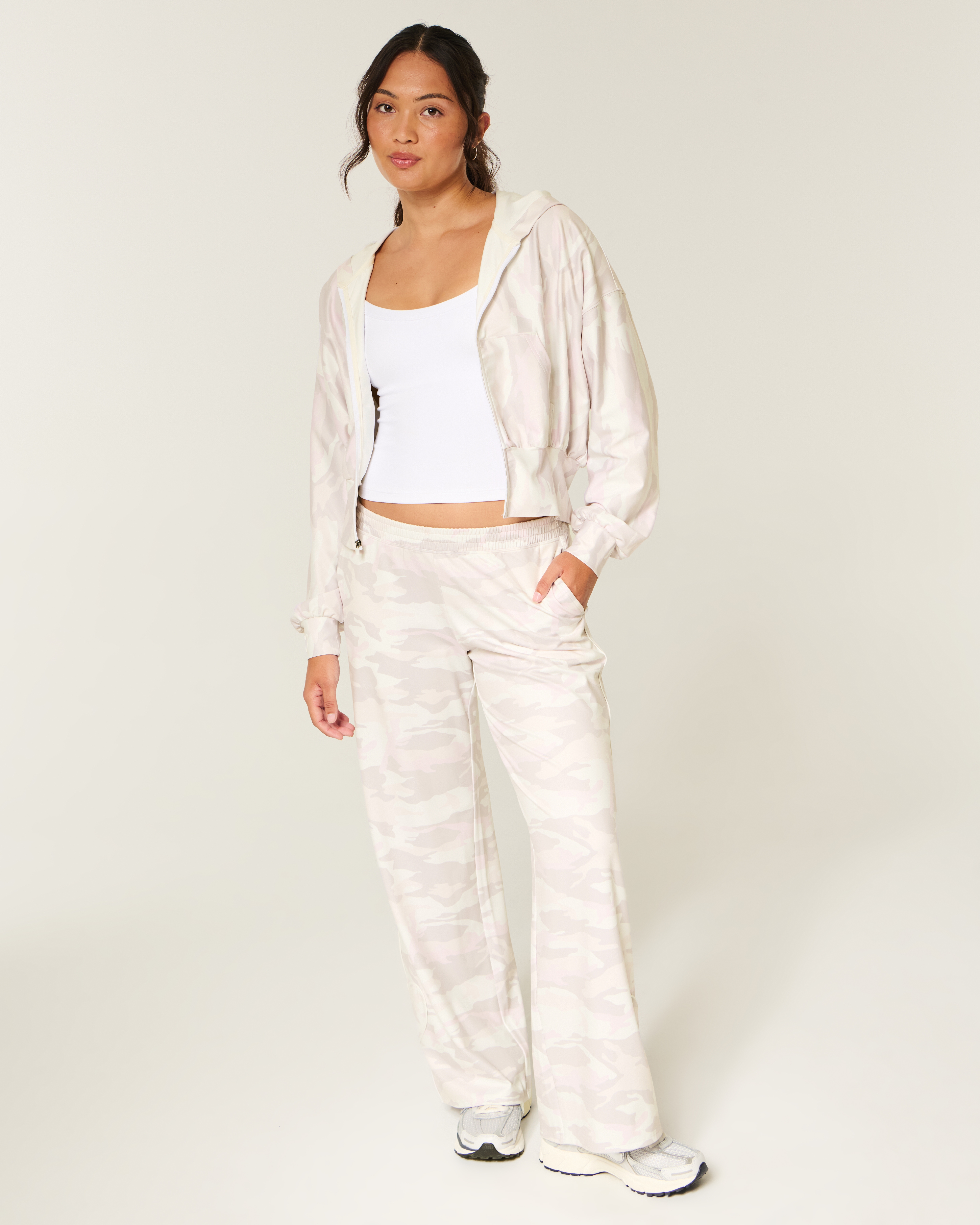 Hollister Gilly Hicks Active Recharge Heart-Tipped Baggy Pants — фото 2