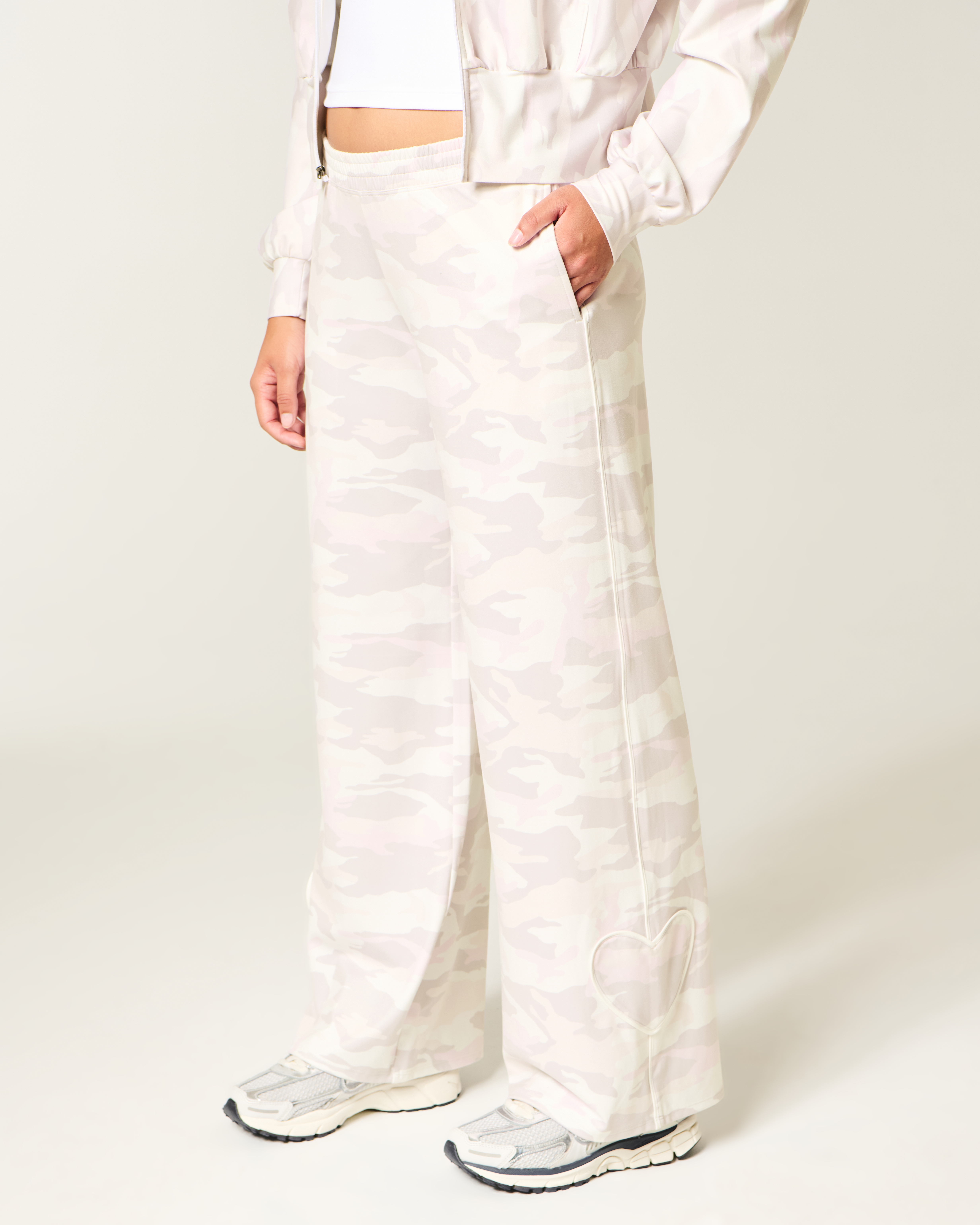 Hollister Gilly Hicks Active Recharge Heart-Tipped Baggy Pants — фото 3